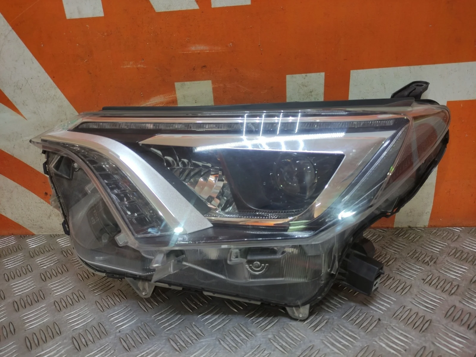 Фара Toyota RAV4 2015-2019 CA40