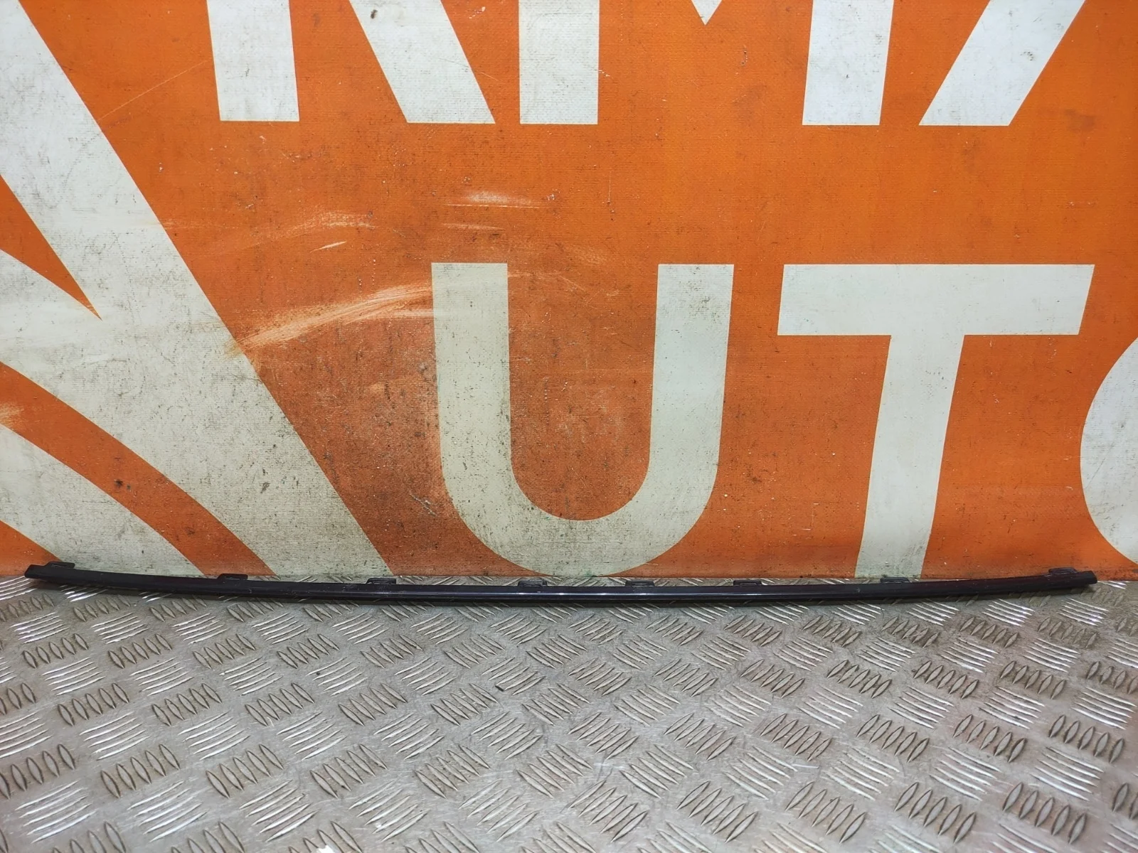 Накладка решетки в бампер Volkswagen Polo 2014-2019 5