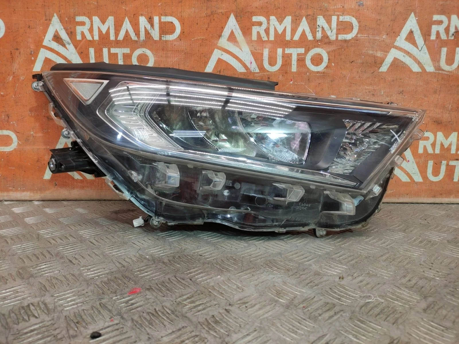 Фара Toyota RAV4 2018-нв 5 XA50