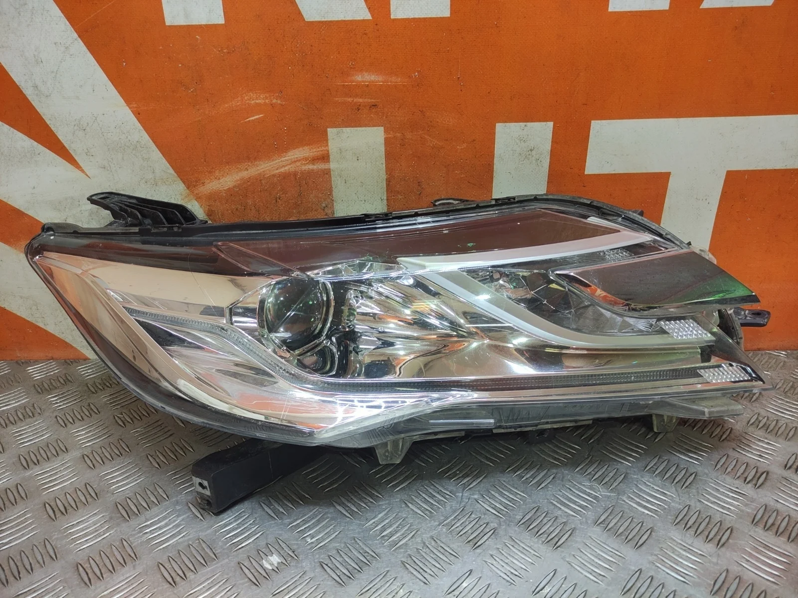 Фара Mitsubishi Pajero Sport 2015-2021 3