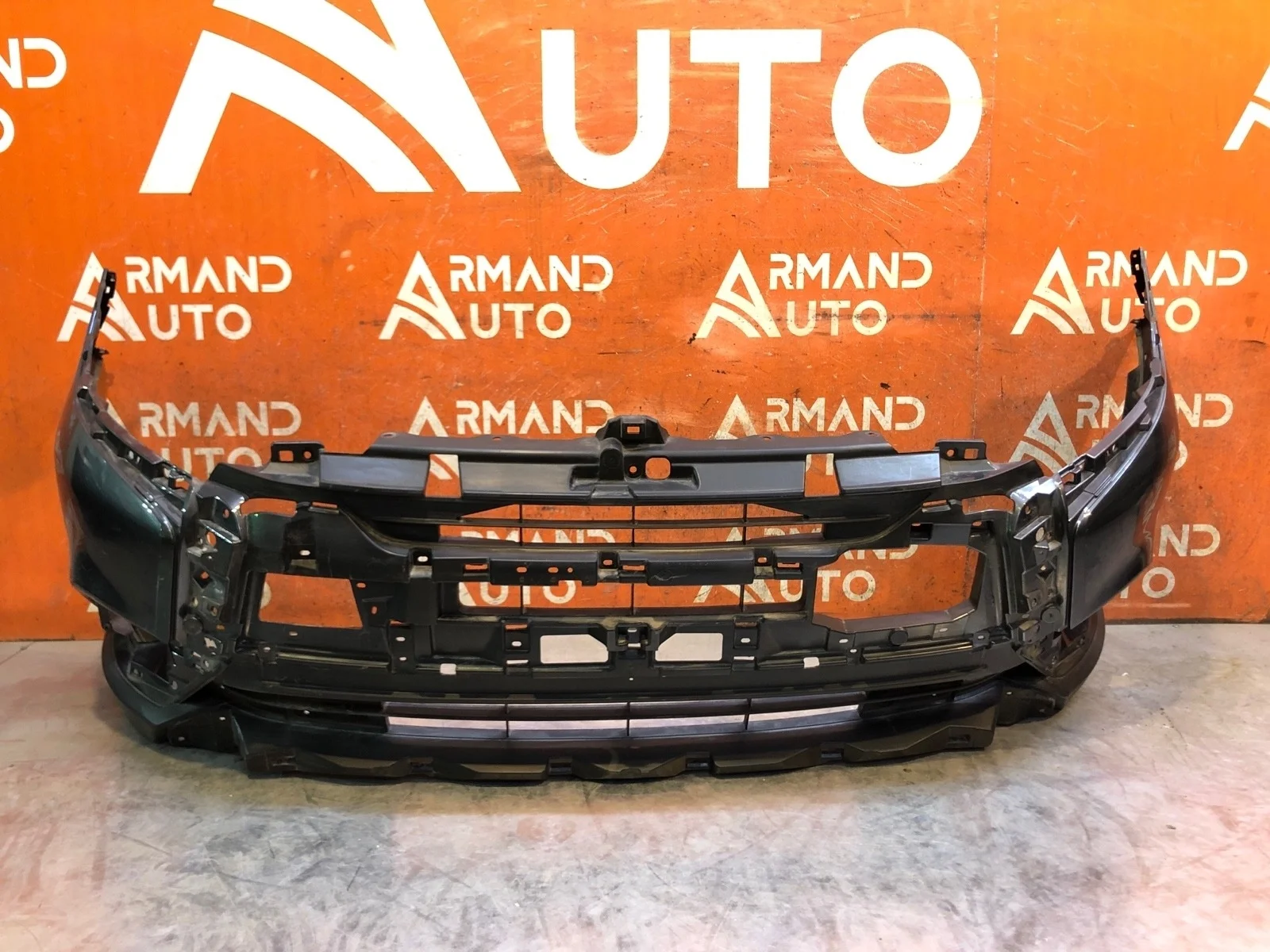 Бампер Mitsubishi Outlander 2018-нв 3