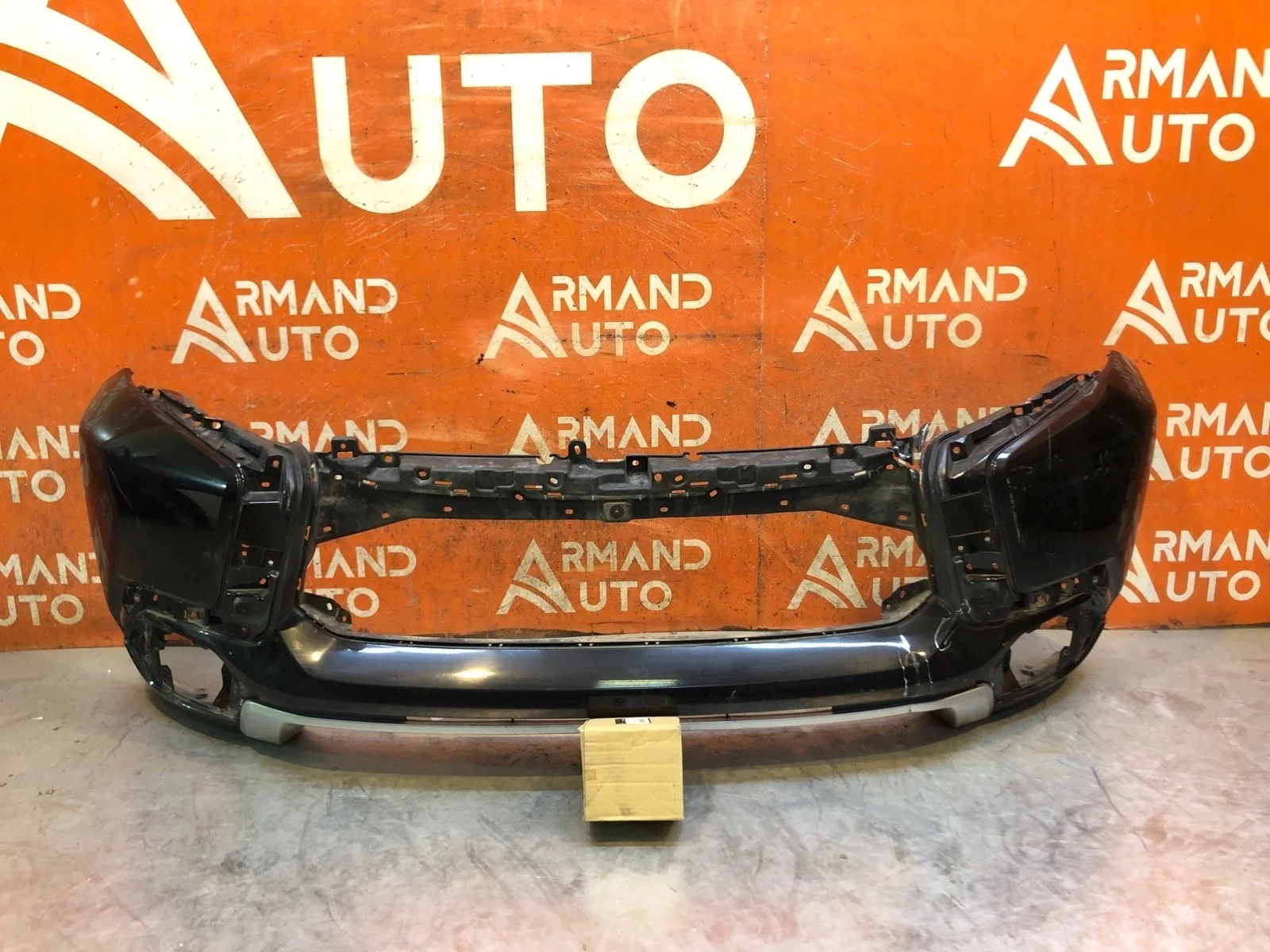 Бампер Mitsubishi Pajero Sport 2015-2021 3