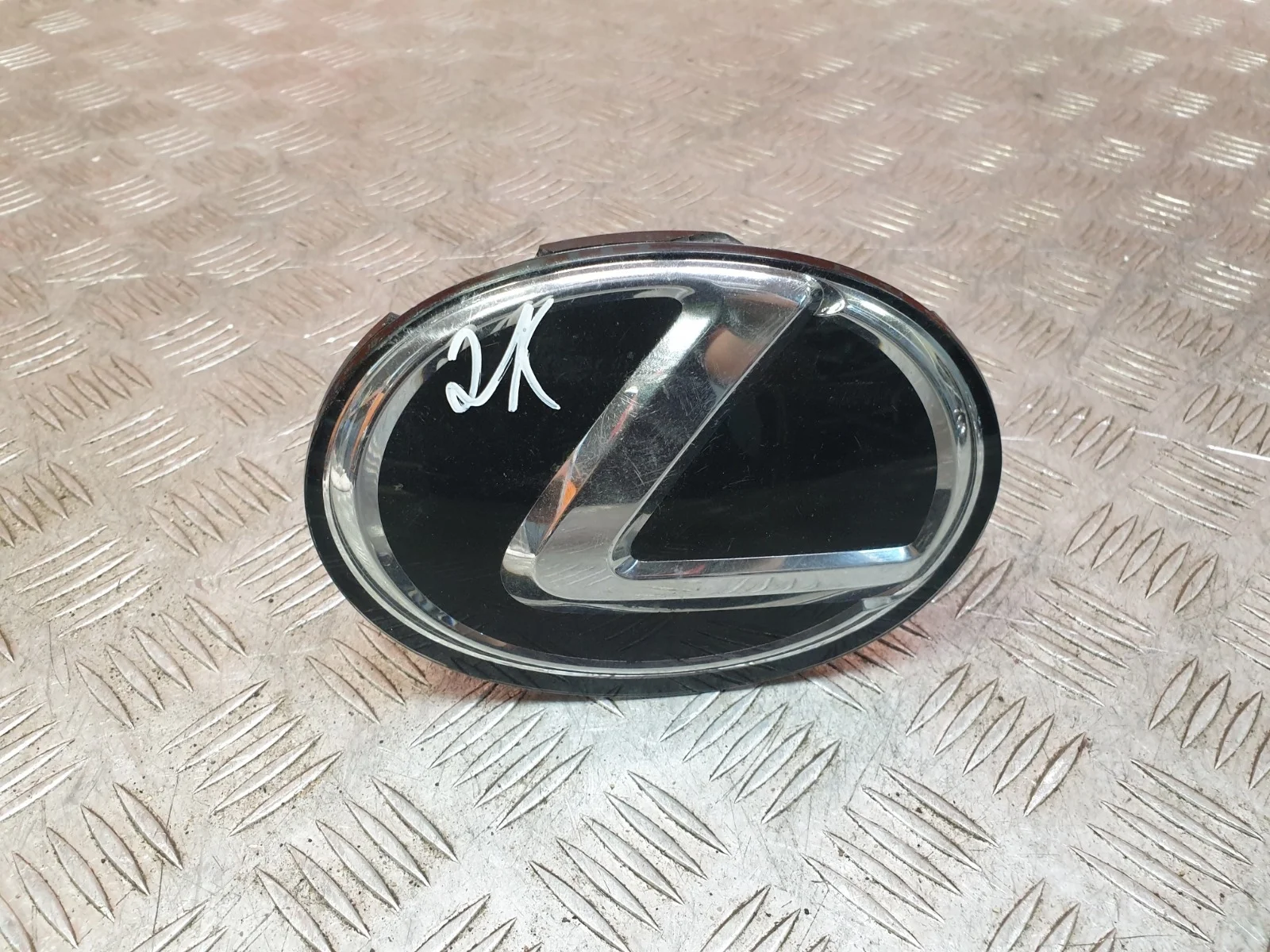 Эмблема Lexus LS 2006-2017 4