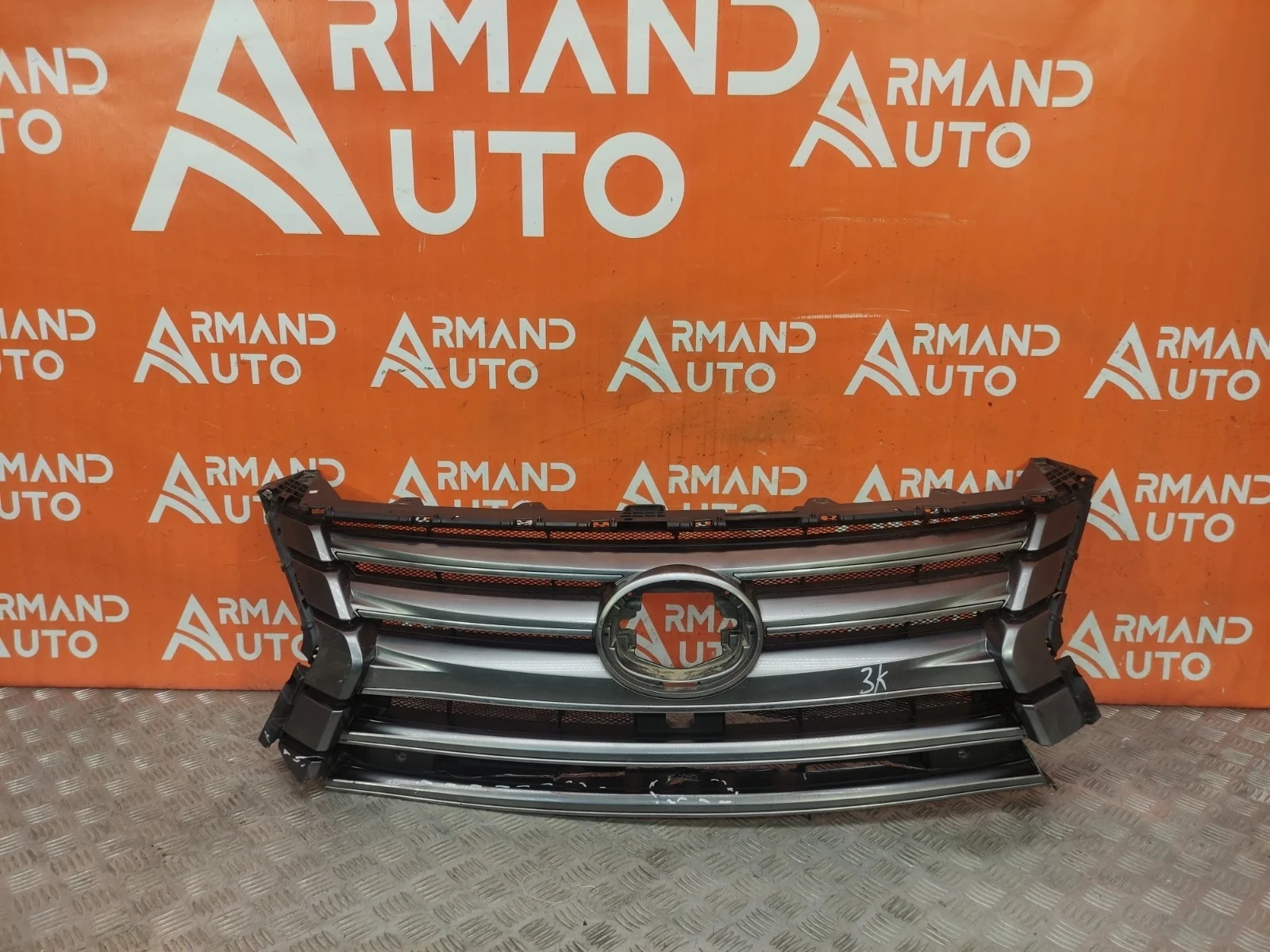 Решетка радиатора Lexus LX 2015-2023 URJ200