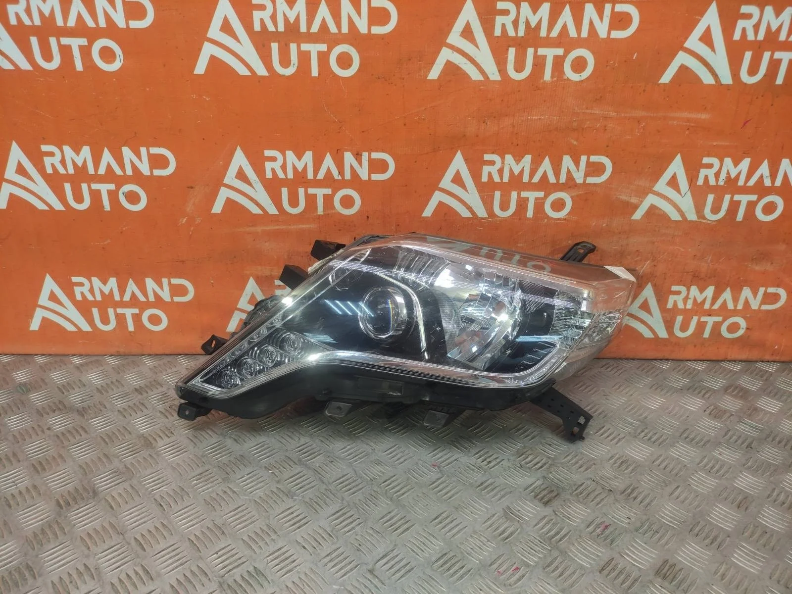 Фара Toyota Land Cruiser Prado 2013-2017 150