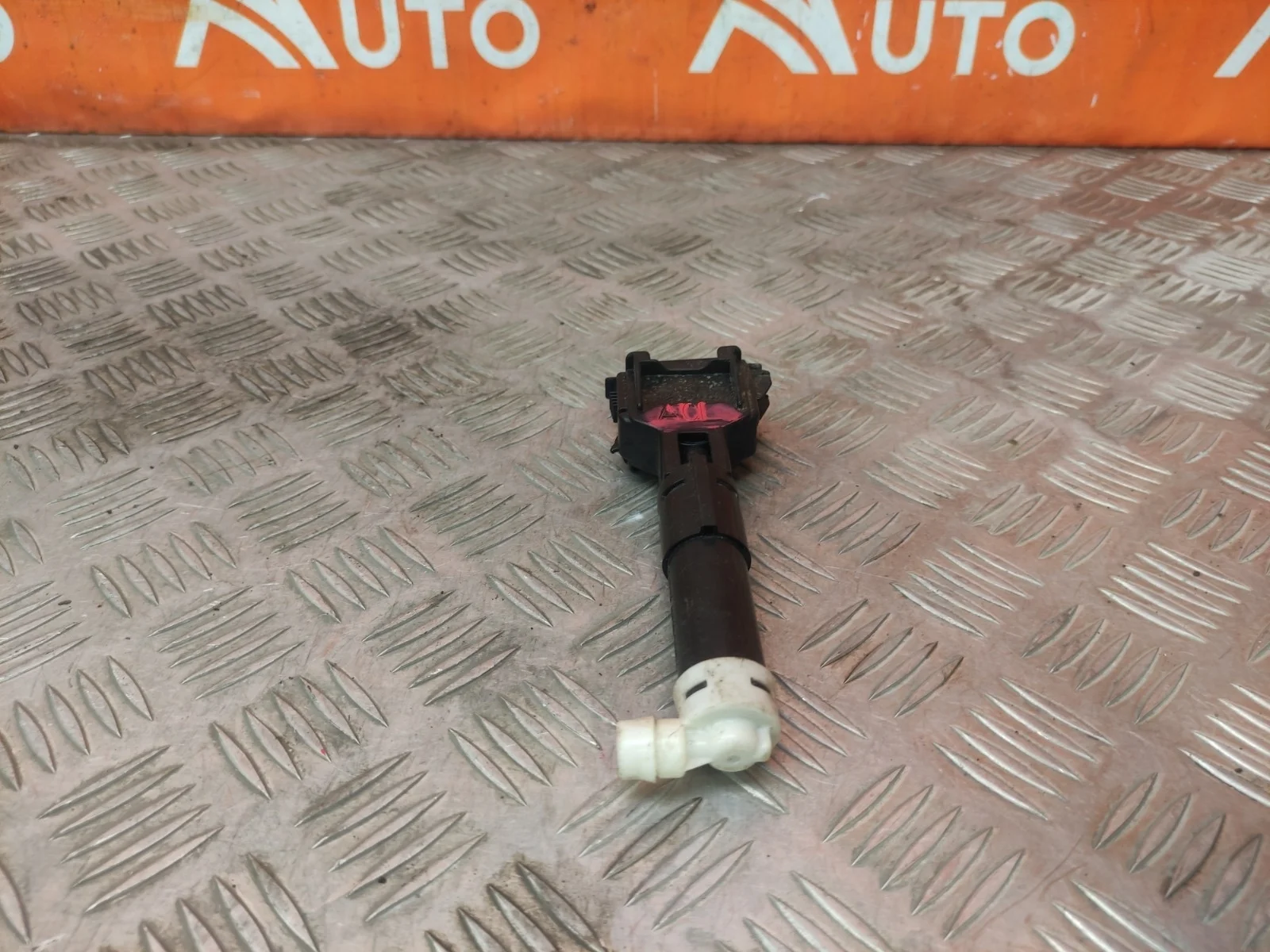 Форсунка фароомывателя Toyota Land Cruiser 2012-2015 200