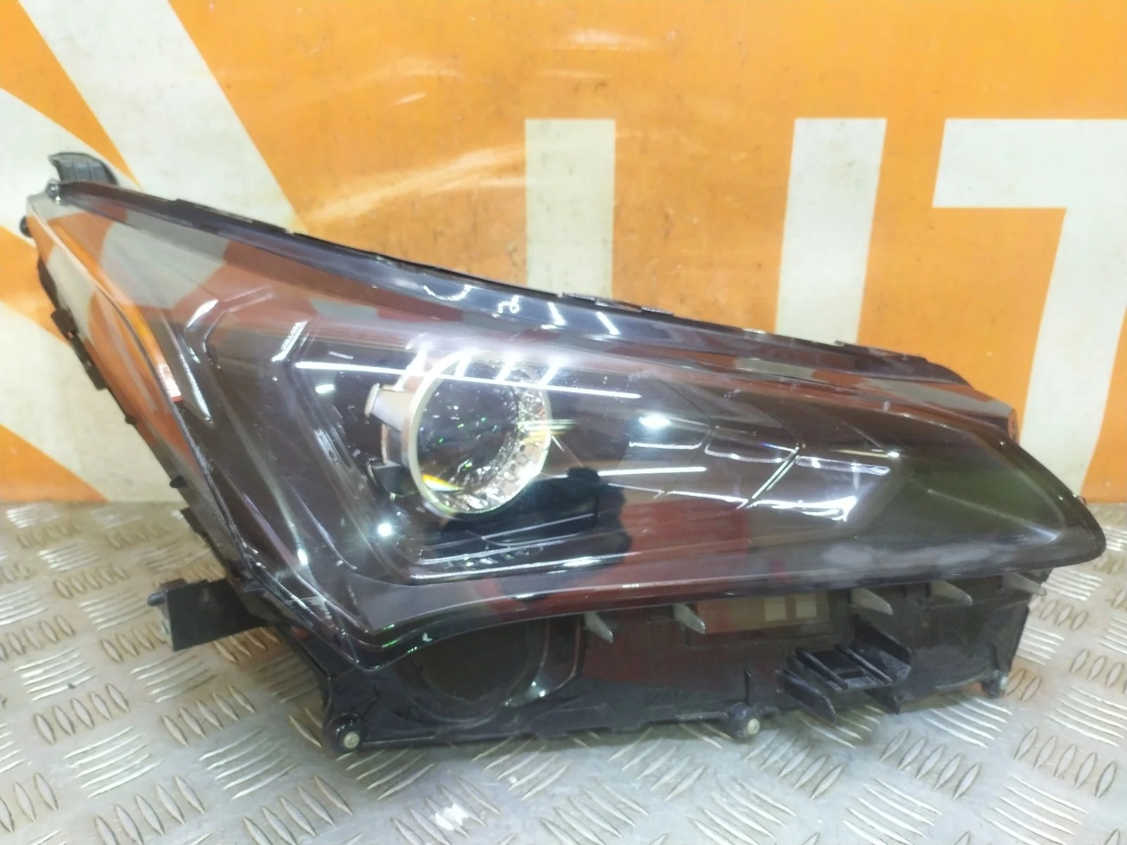 Фара LEXUS NX 2017-2021