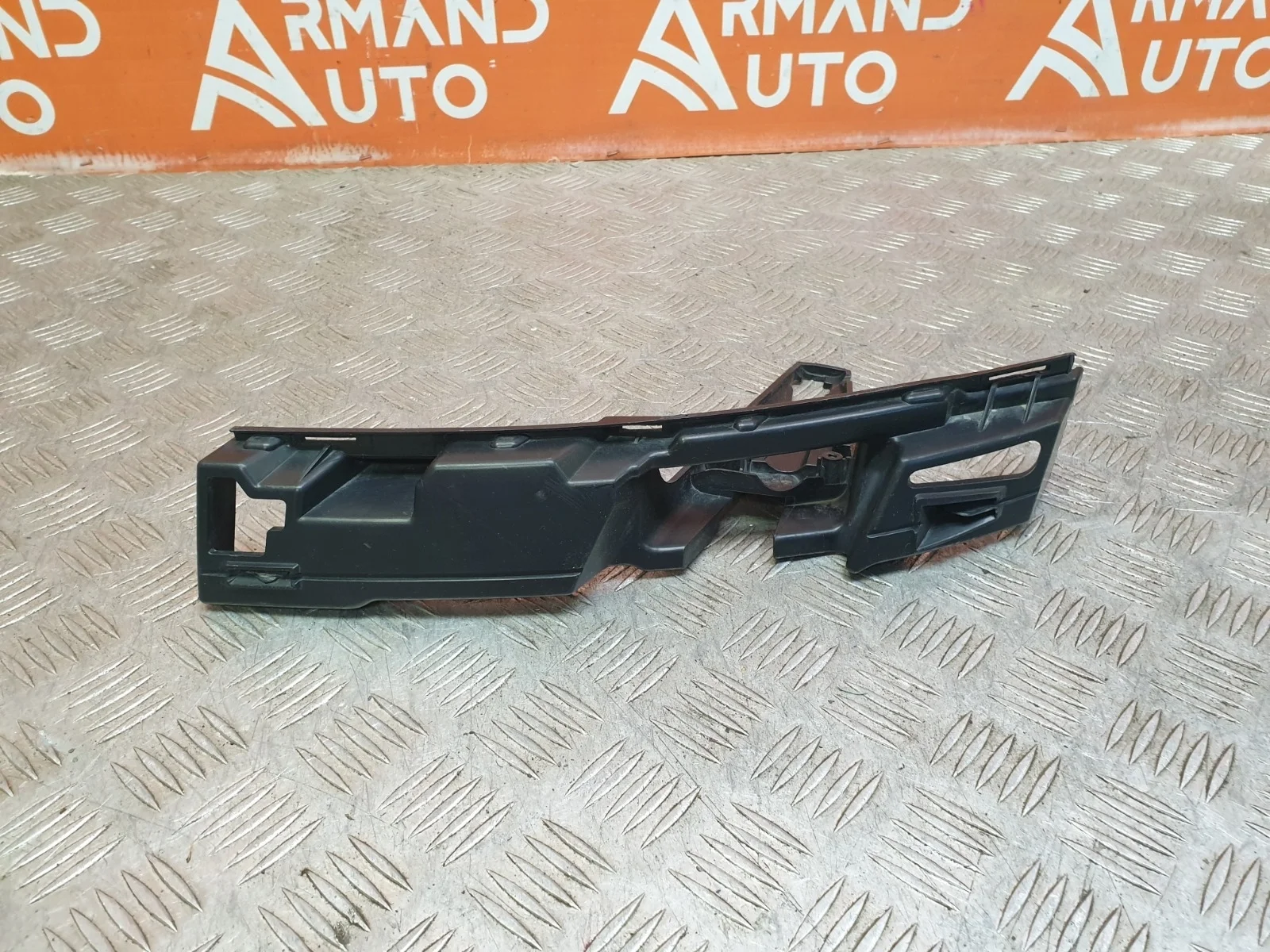 Кронштейн бампера верхний Land Rover Range 2017-2022 4 L405