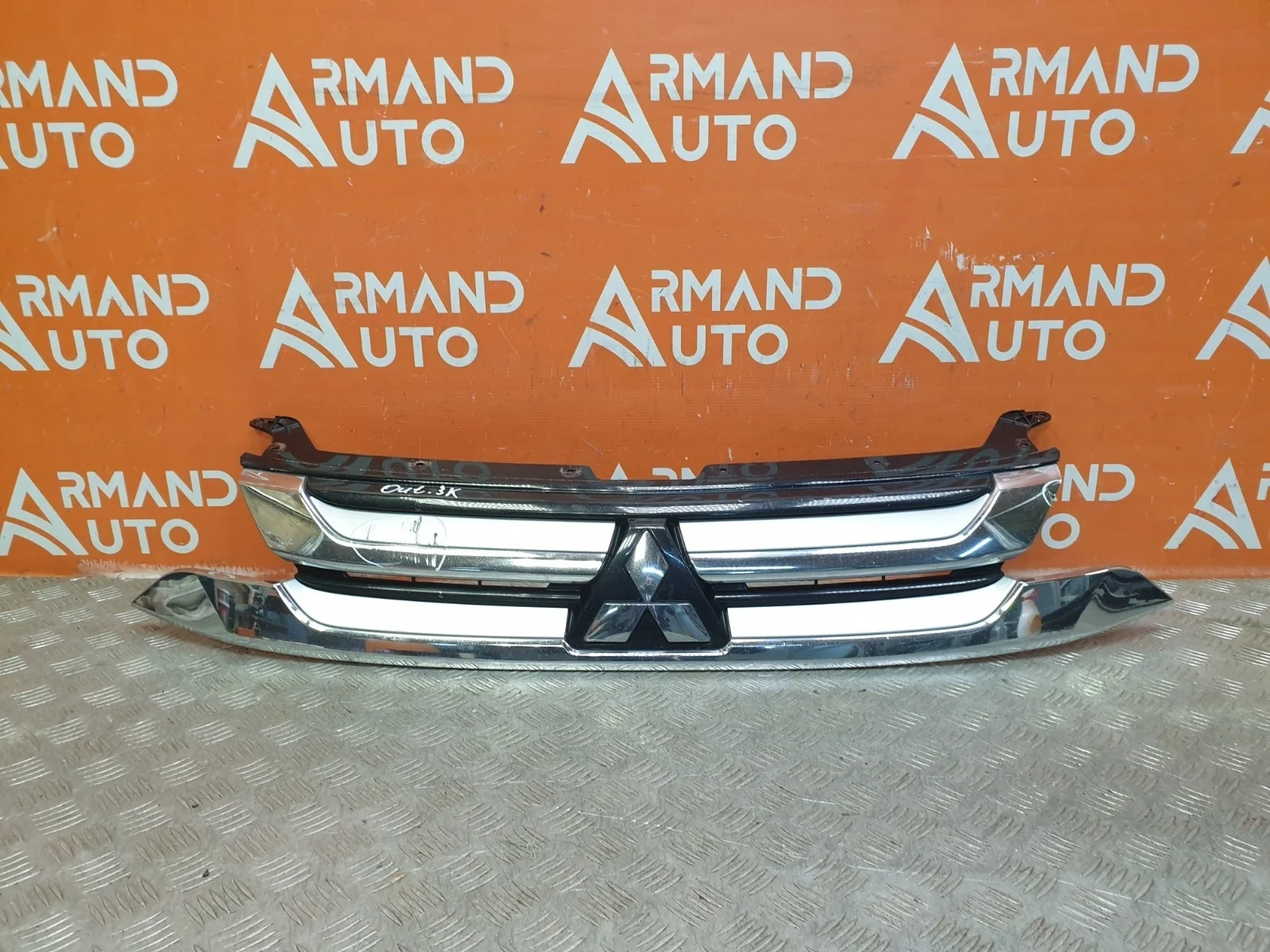 Решетка радиатора Mitsubishi Outlander 2015-2018 3