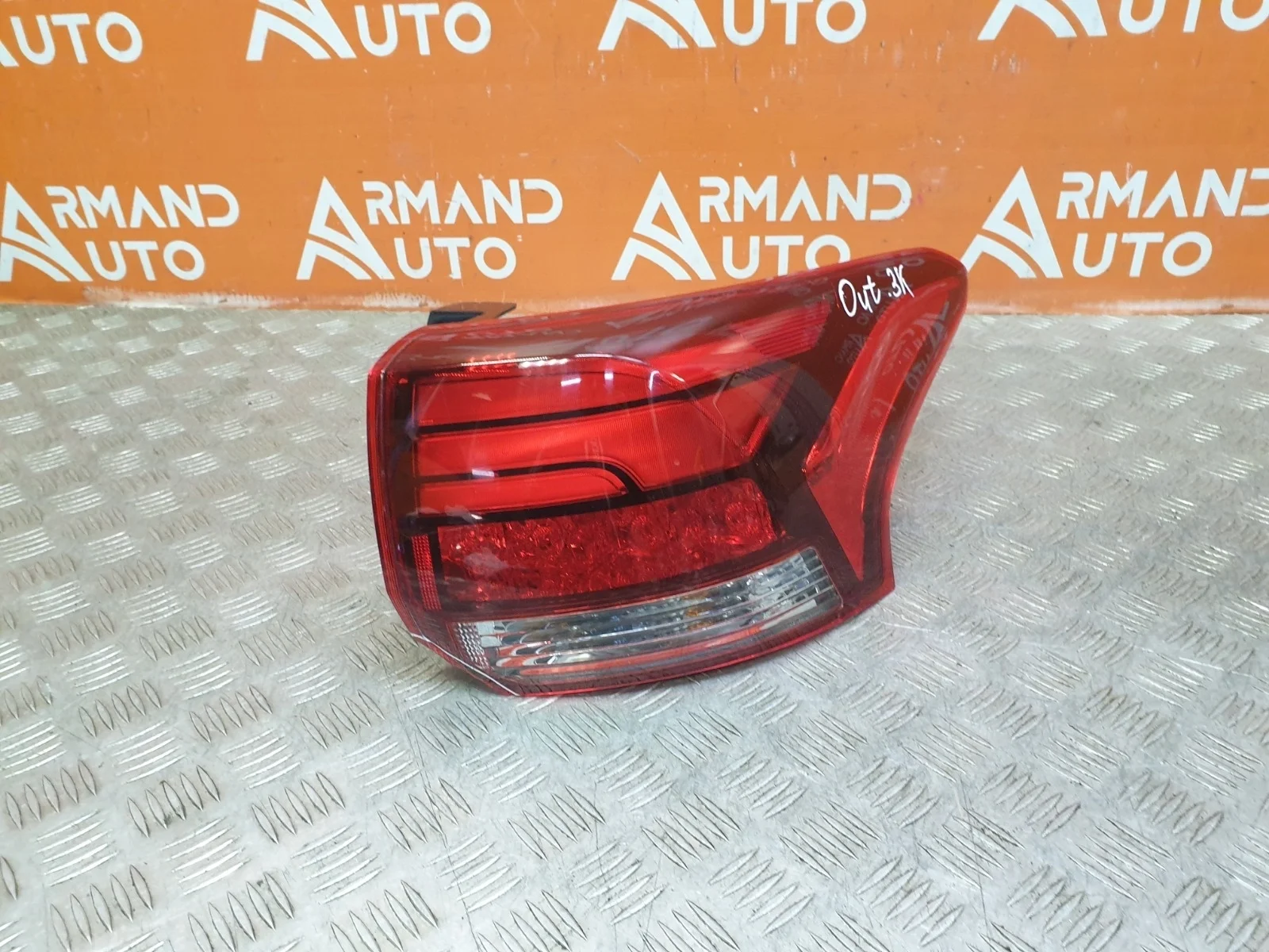 Фонарь внешний Mitsubishi Outlander 2015-нв 3