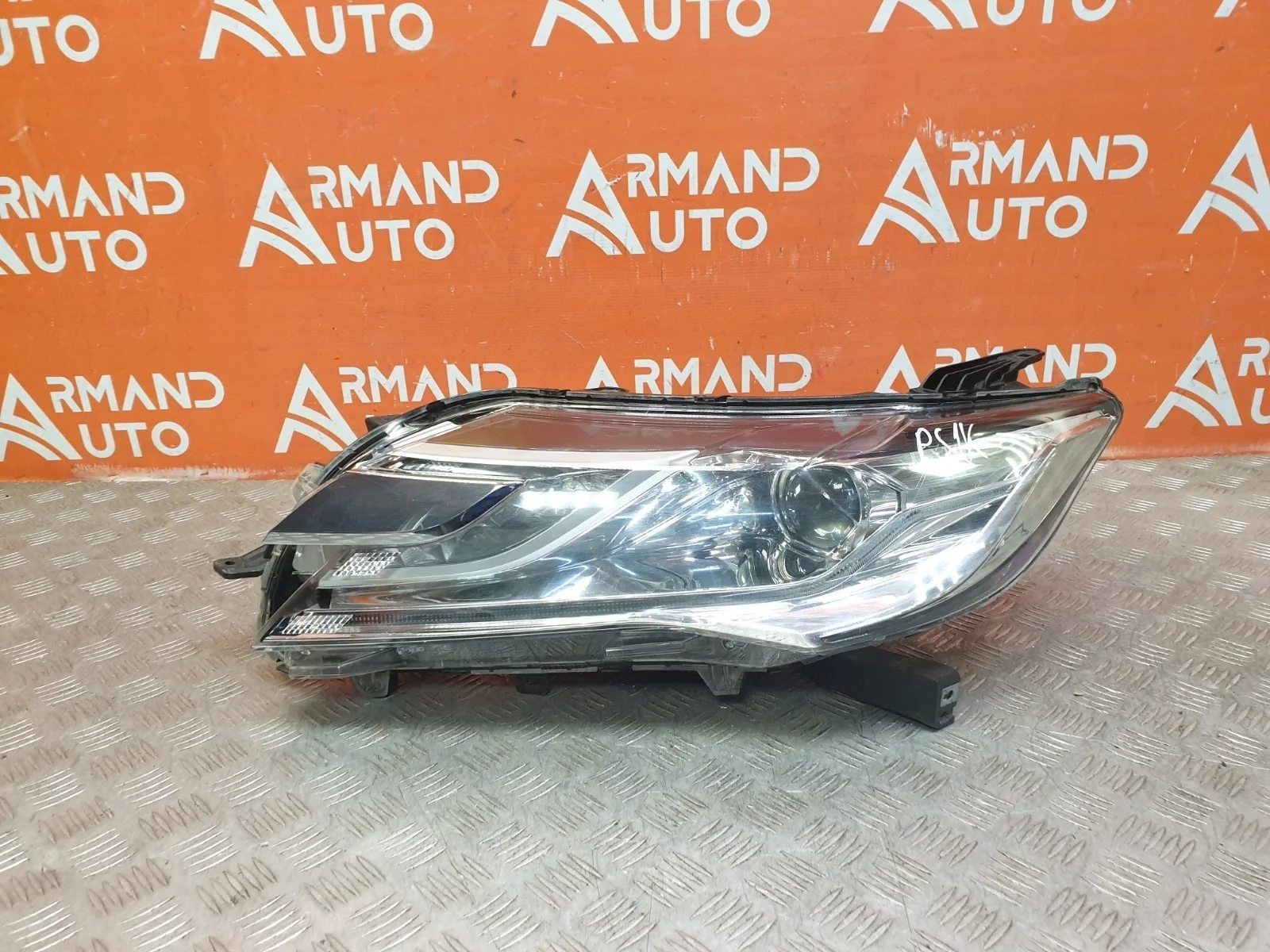 Фара Mitsubishi Pajero Sport 2015-2021 3