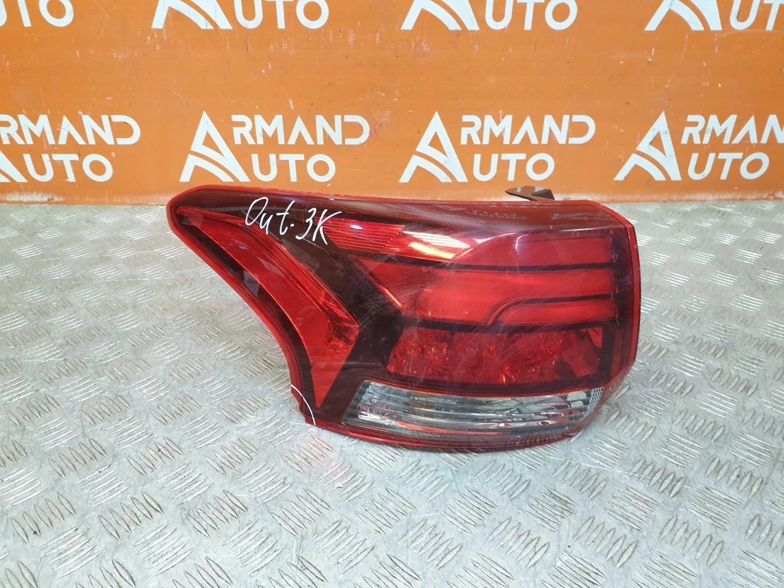 Фонарь внешний Mitsubishi Outlander 2015-нв 3