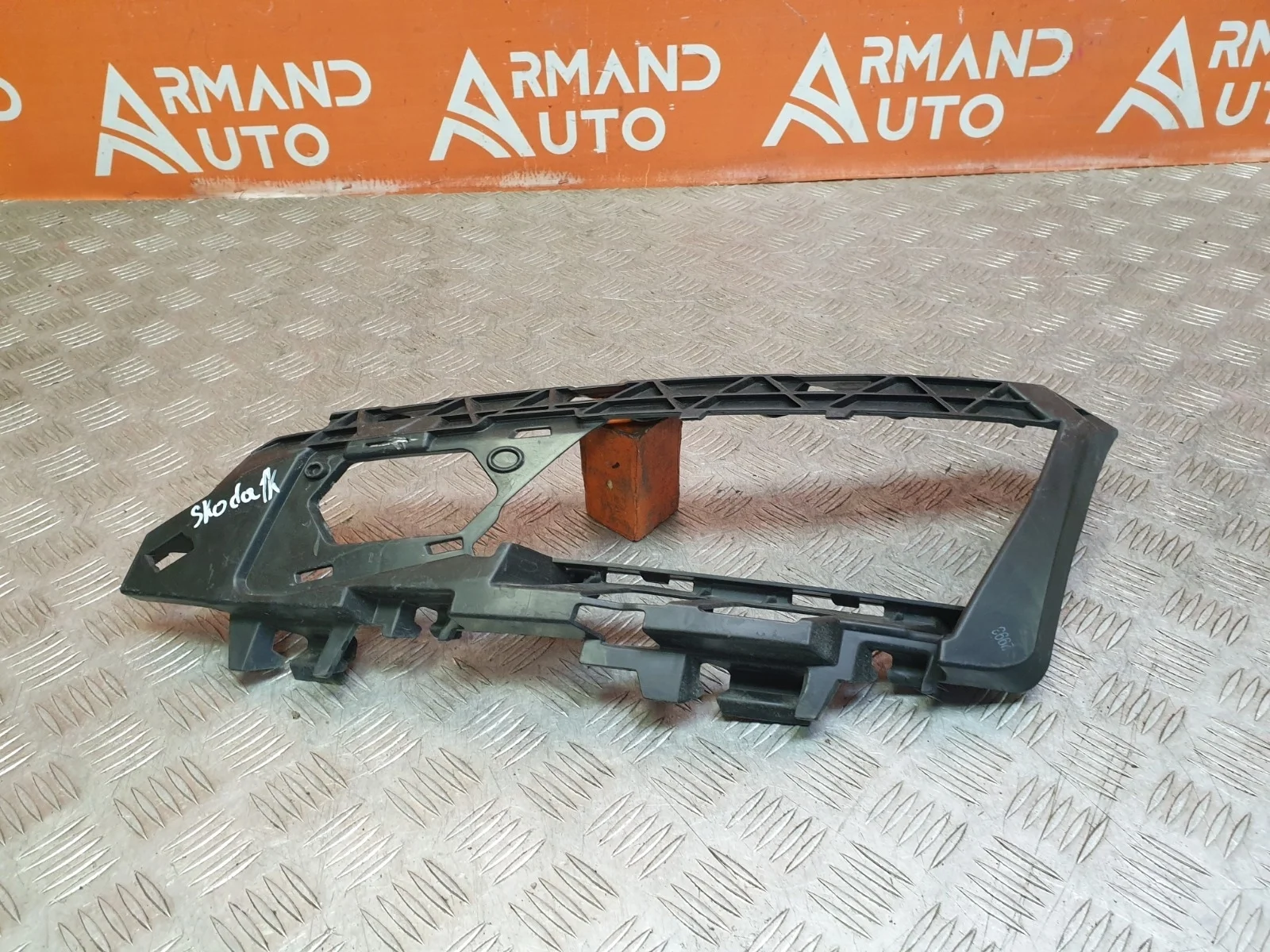 Кронштейн бампера Skoda Kodiaq 2016-нв