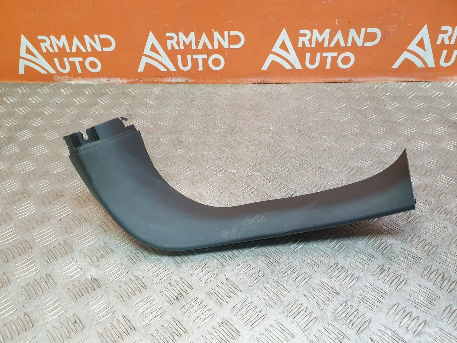 Обшивка двери багажника верхняя Mitsubishi Outlander 2012-нв 3