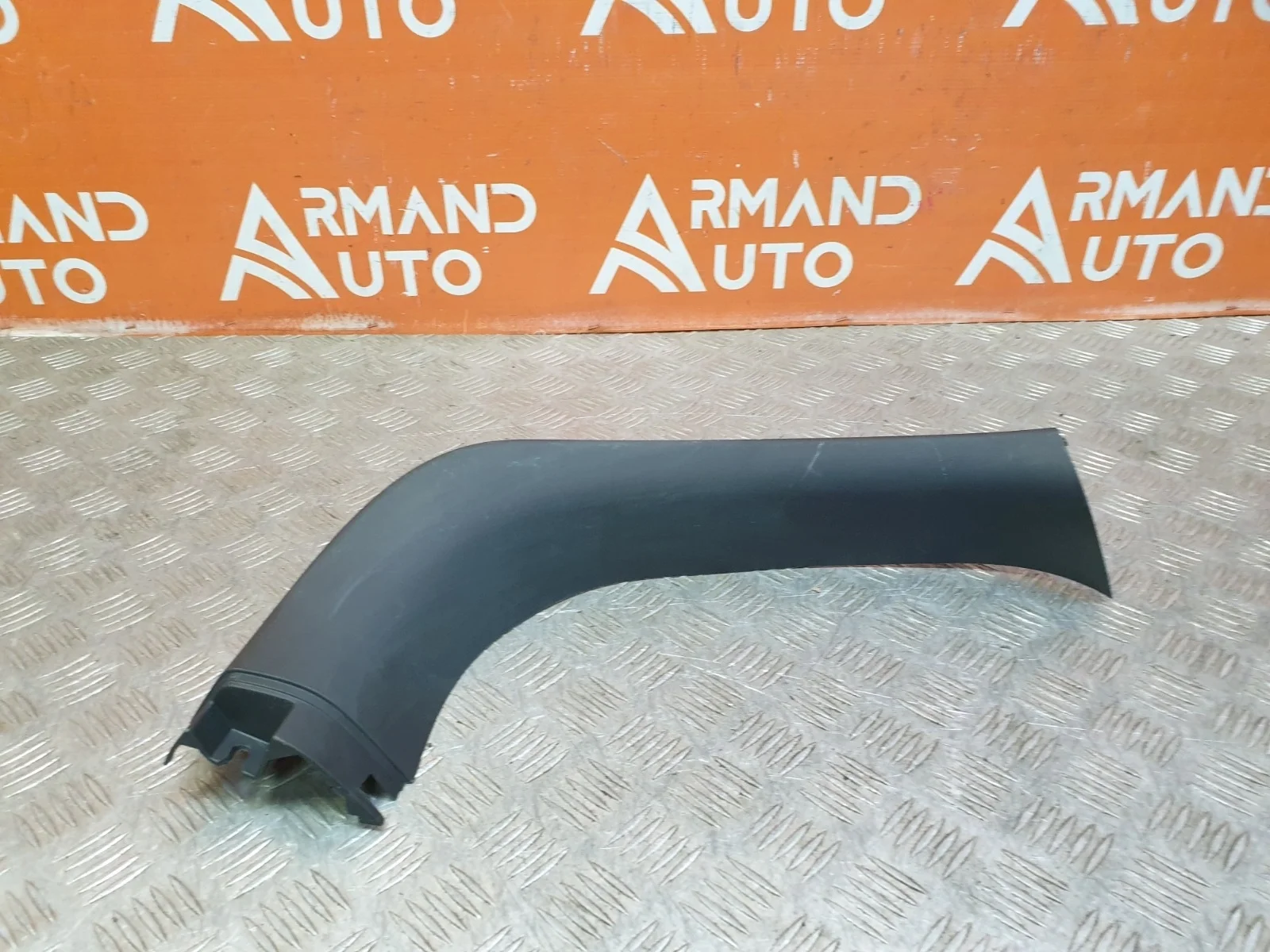 Обшивка двери багажника верхняя Mitsubishi Outlander 2012-нв 3