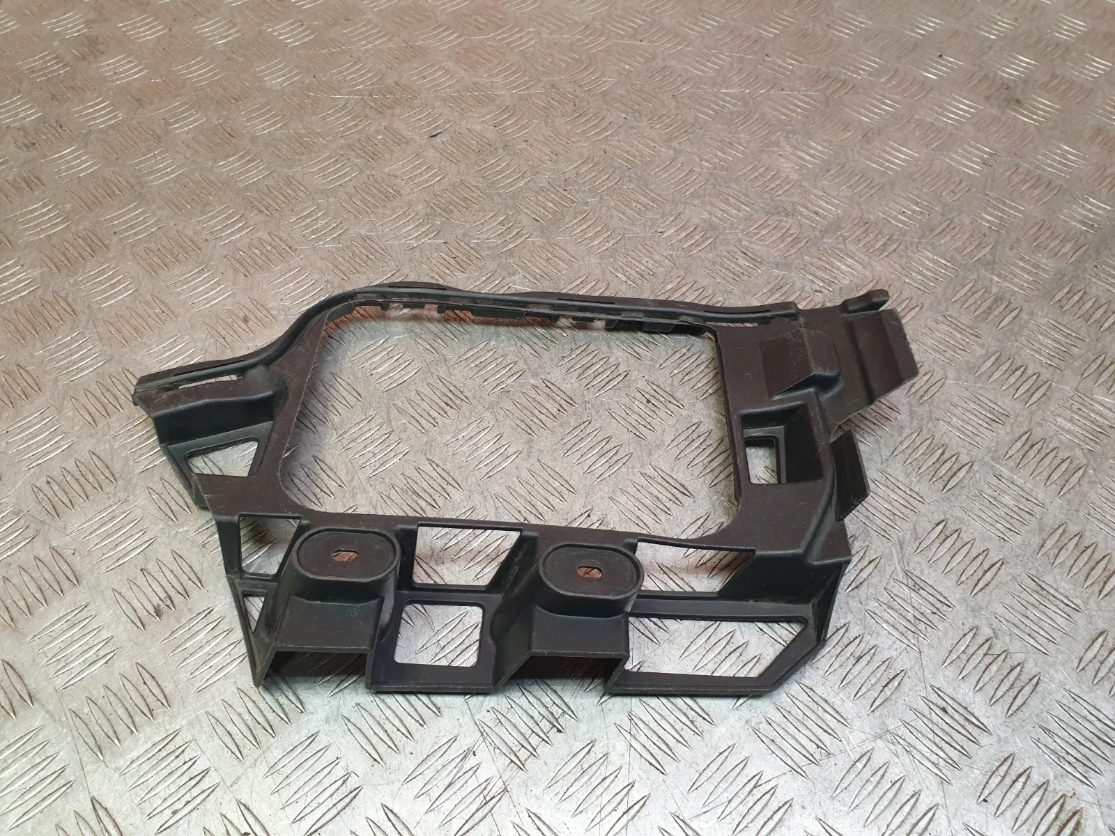 Кронштейн бампера Volkswagen Touareg 2010-2018