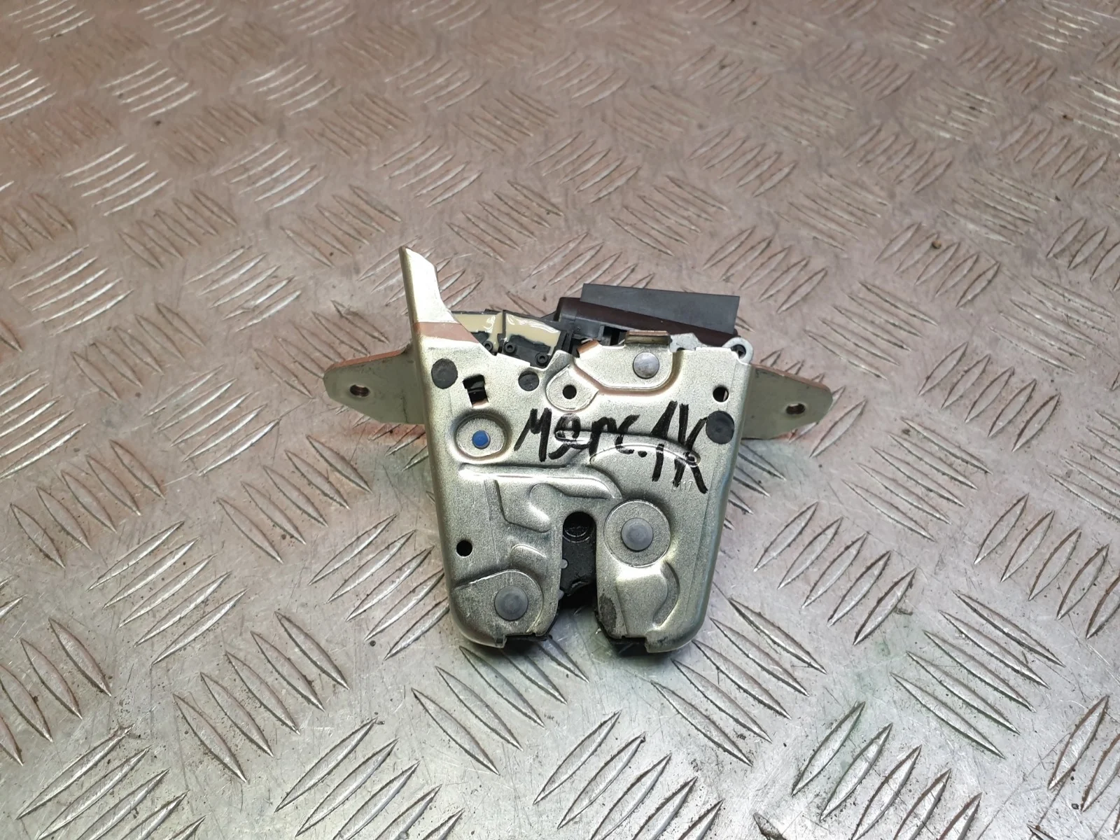 Замок двери багажника Mercedes CLA-Class 2019-нв C118