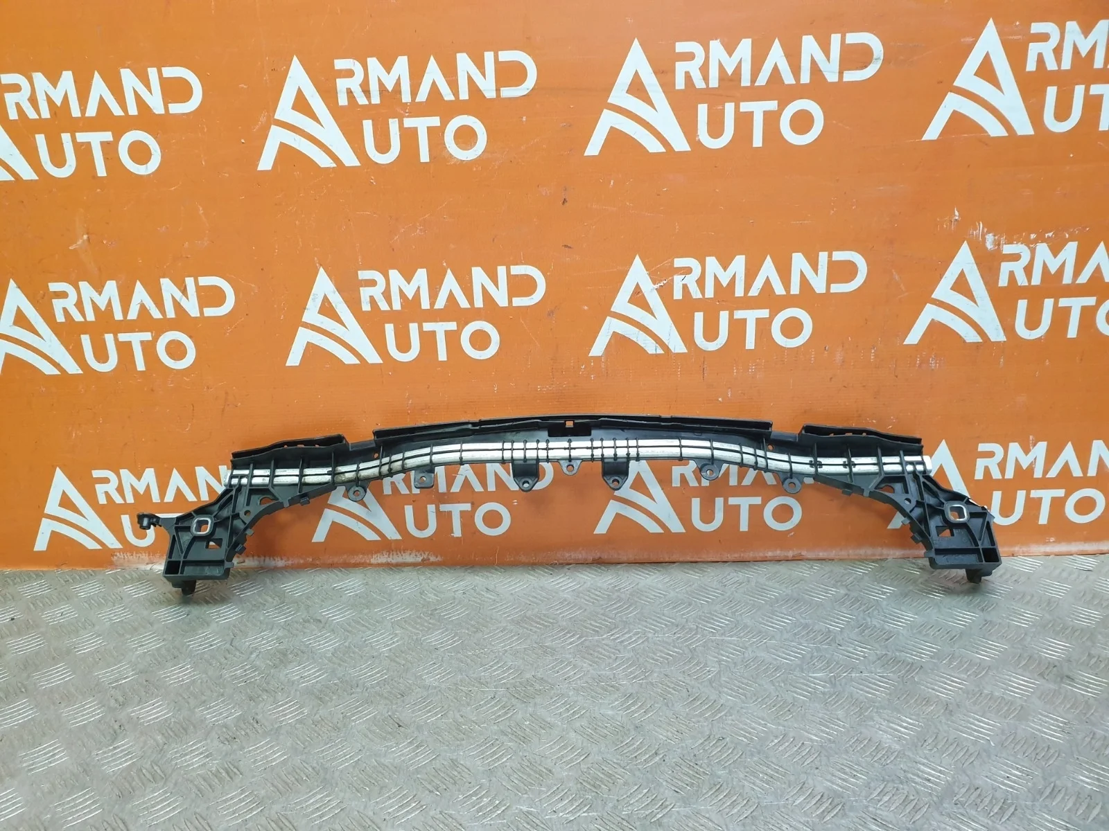 Кронштейн радиатора Mercedes -Class 2014-2021 W205