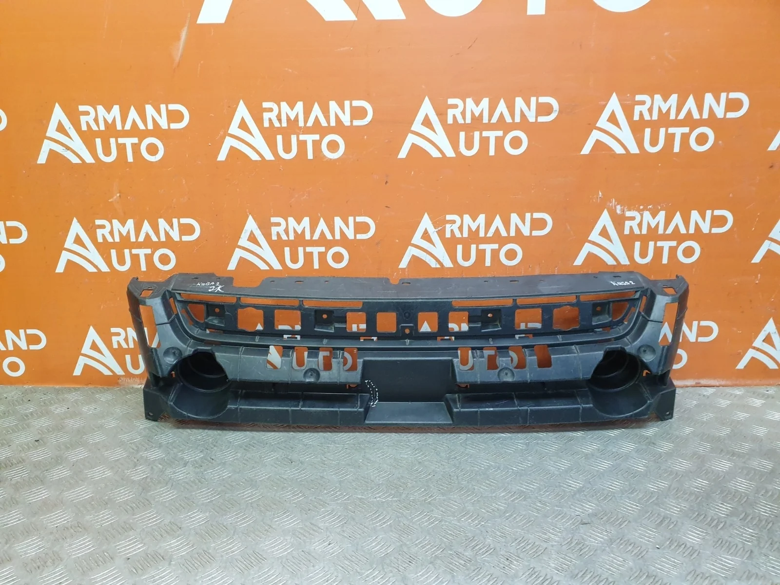 Кронштейн решетки радиатора Ford Kuga 2012-2016 CBS