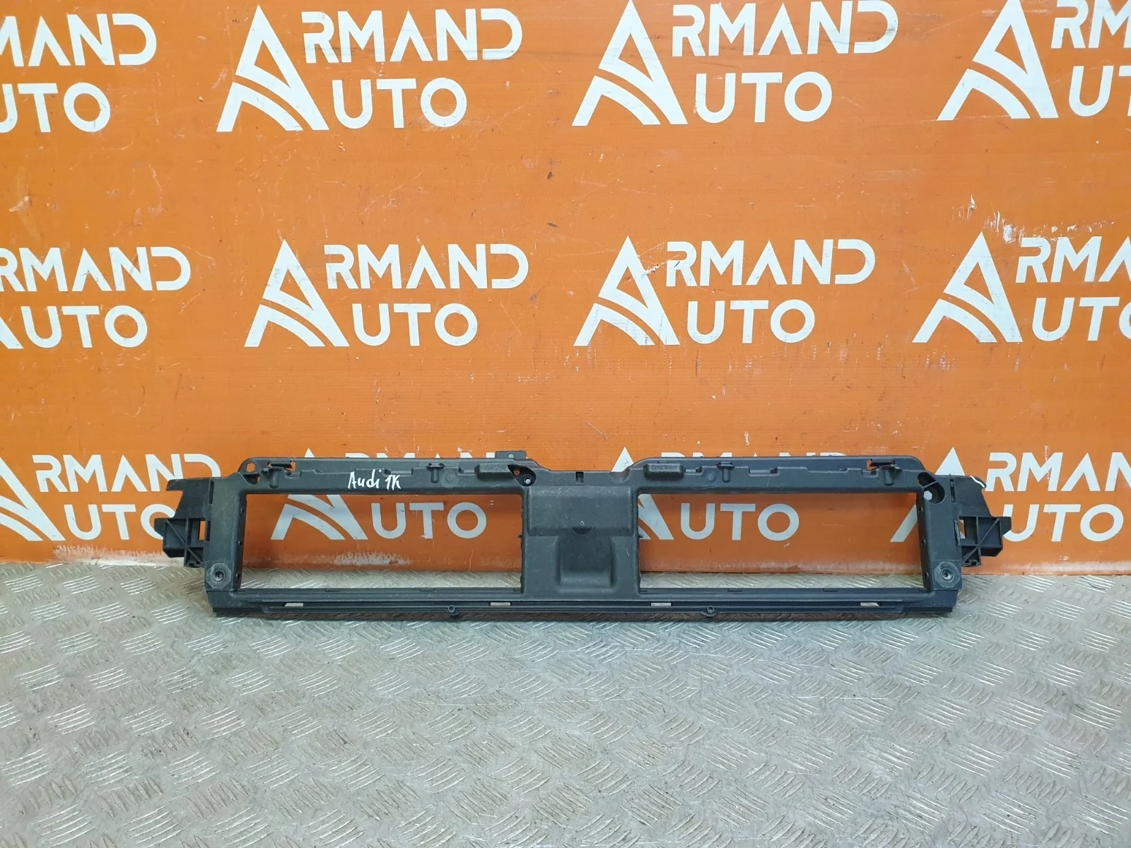 Кронштейн радиатора Audi A5 2016-нв F5