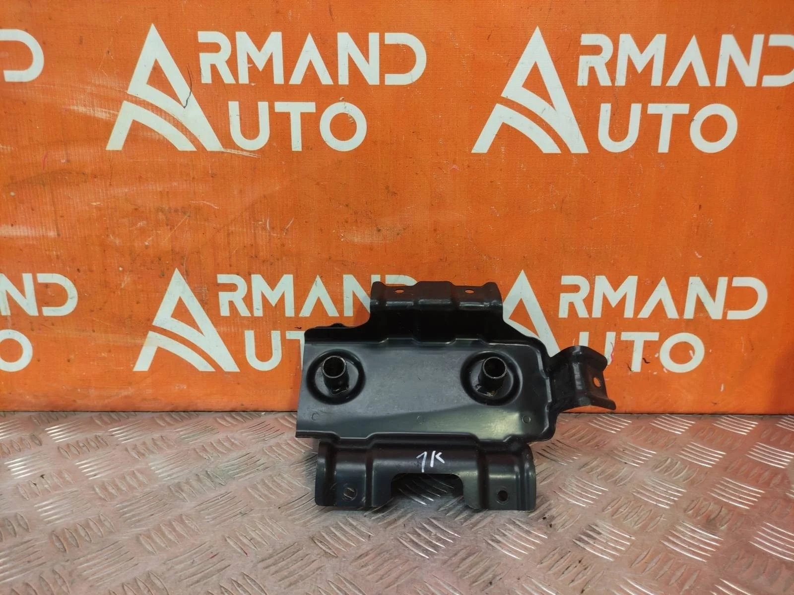 Крепление кронштейна запасного колеса Mitsubishi Pajero 2006-нв 4