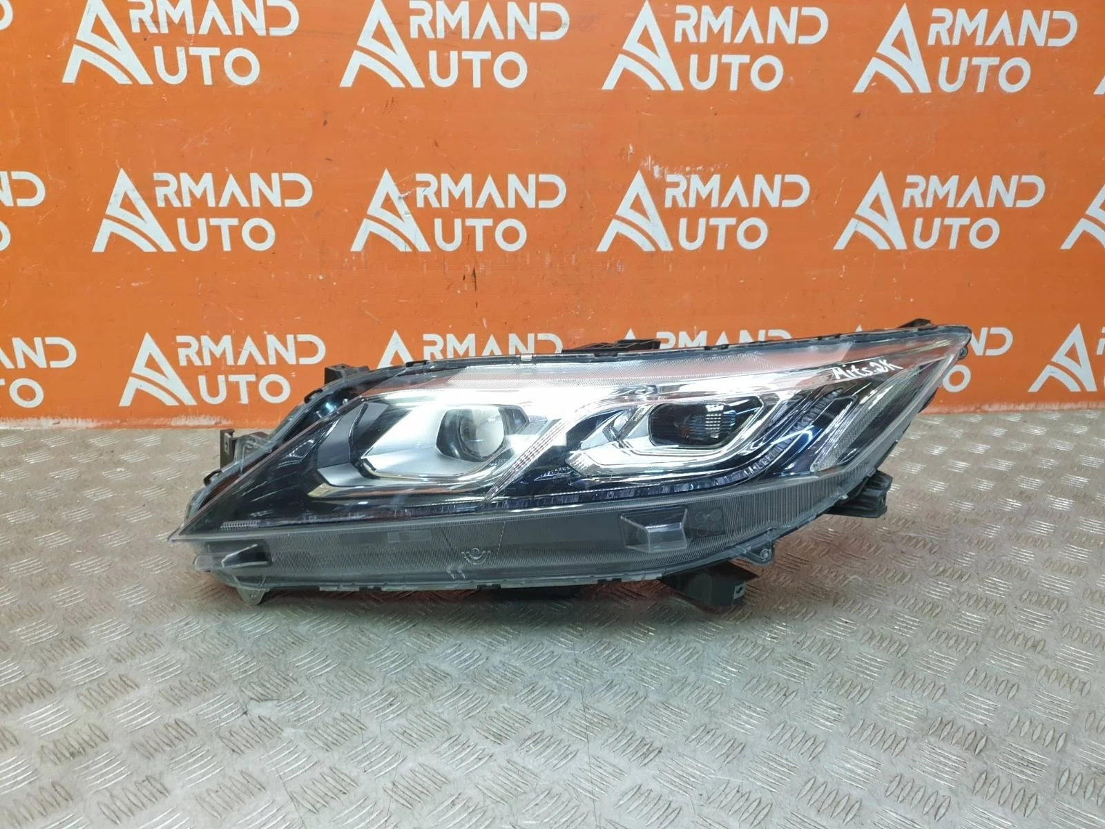 Фара Mitsubishi Eclipse Cross 2017-нв