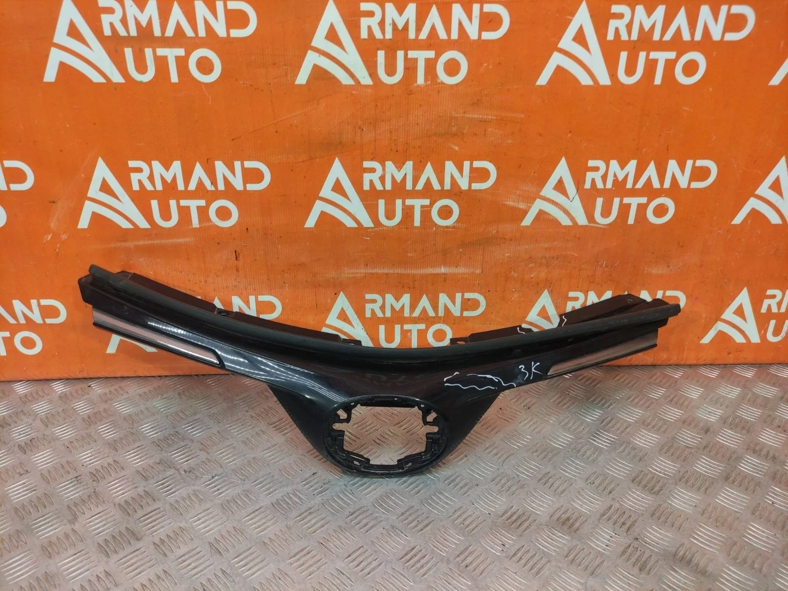 Решетка радиатора Toyota RAV4 2016-2019 CA40