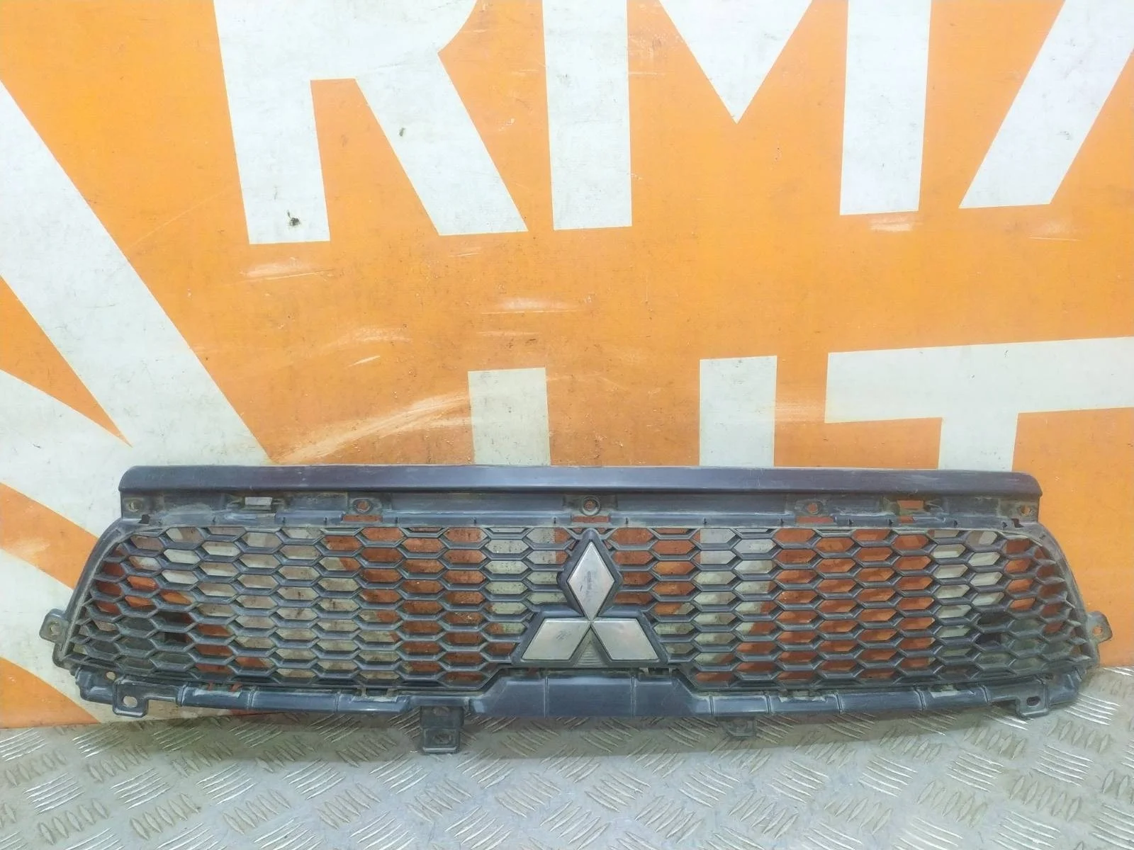 Решетка радиатора Mitsubishi Outlander 2009-2013 XL