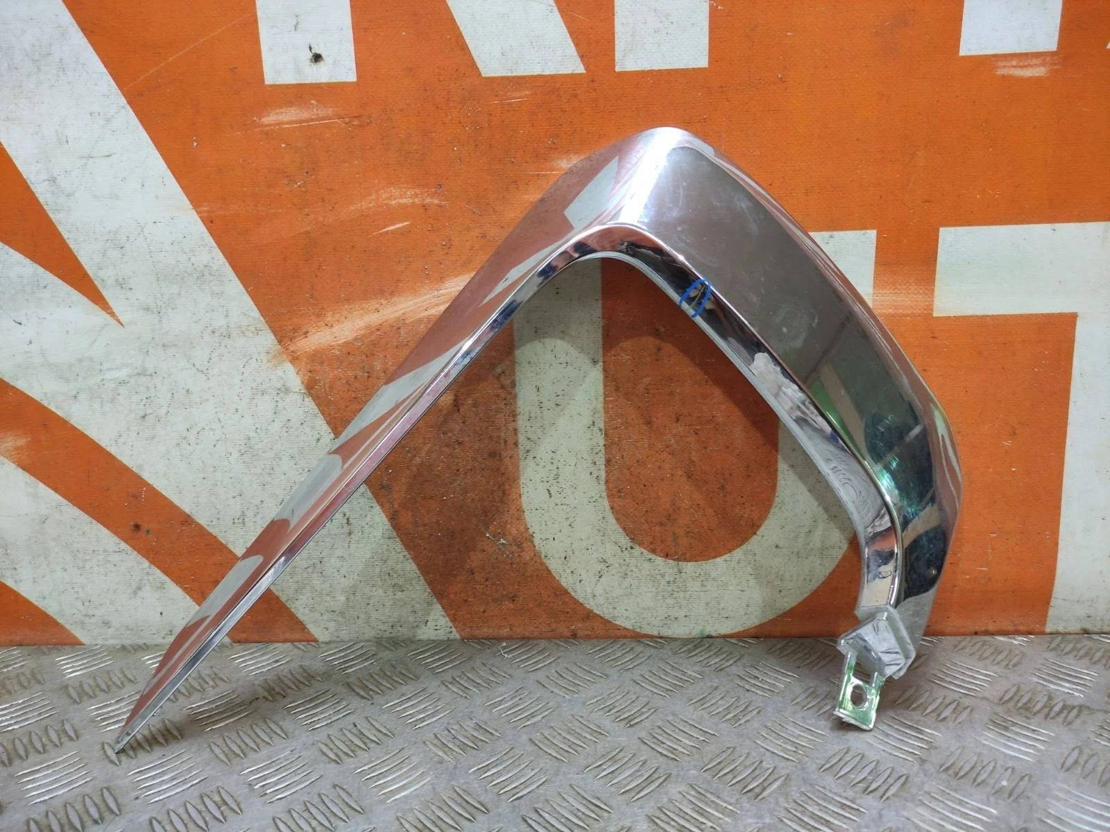 Накладка бампера Mitsubishi Pajero Sport 2015-нв 3