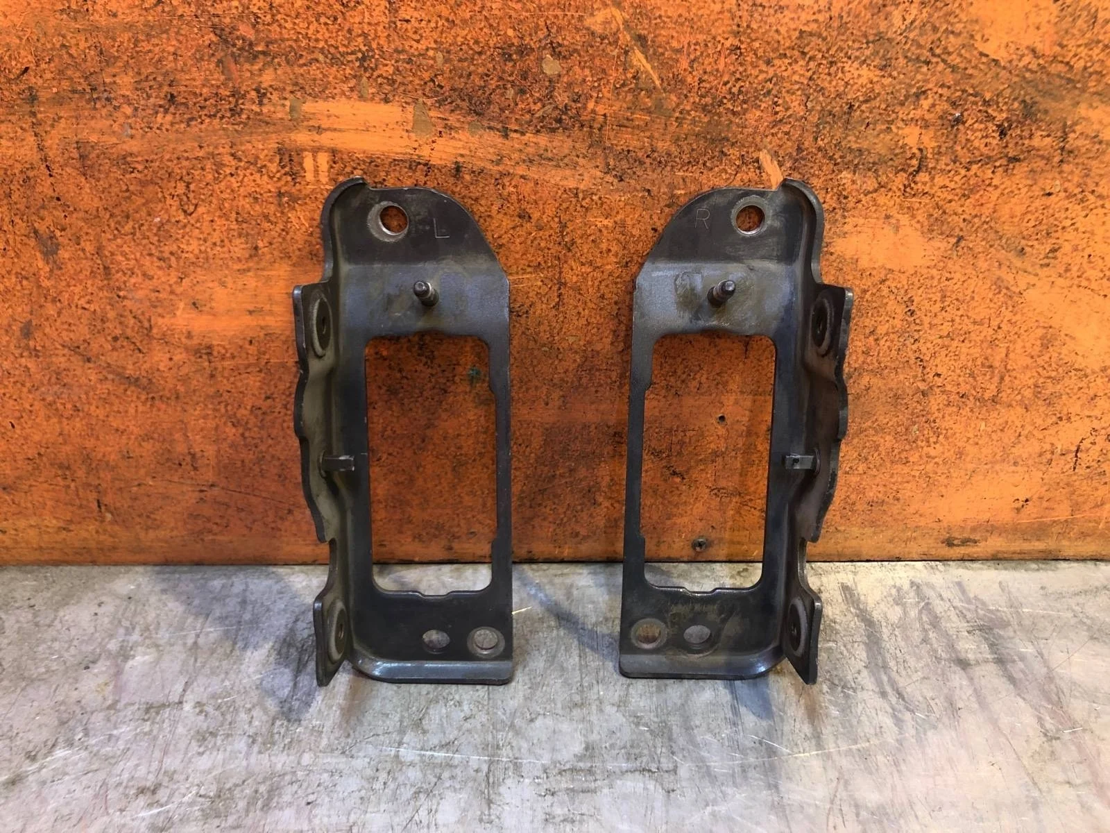 Кронштейн петли капота Hyundai Santa Fe 2012-2019 3 DM