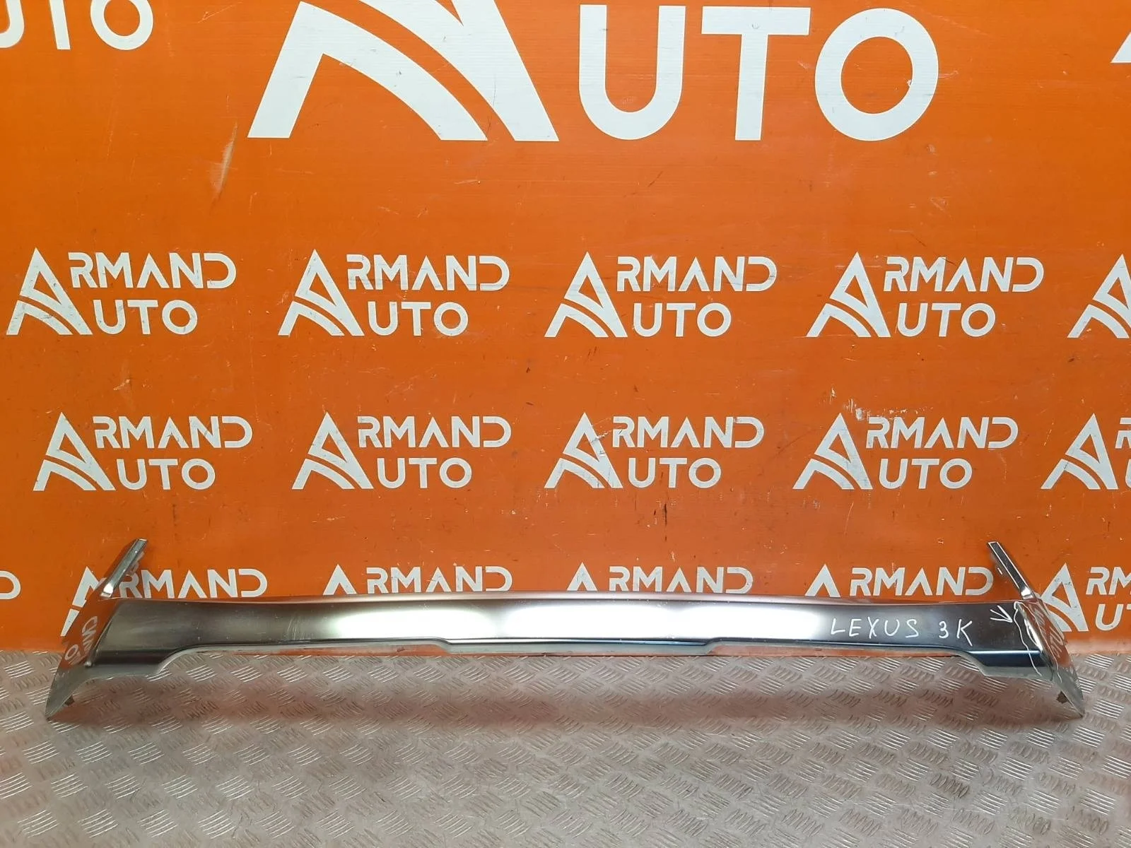 Накладка решетки радиатора Lexus LX 2015-2023 URJ200