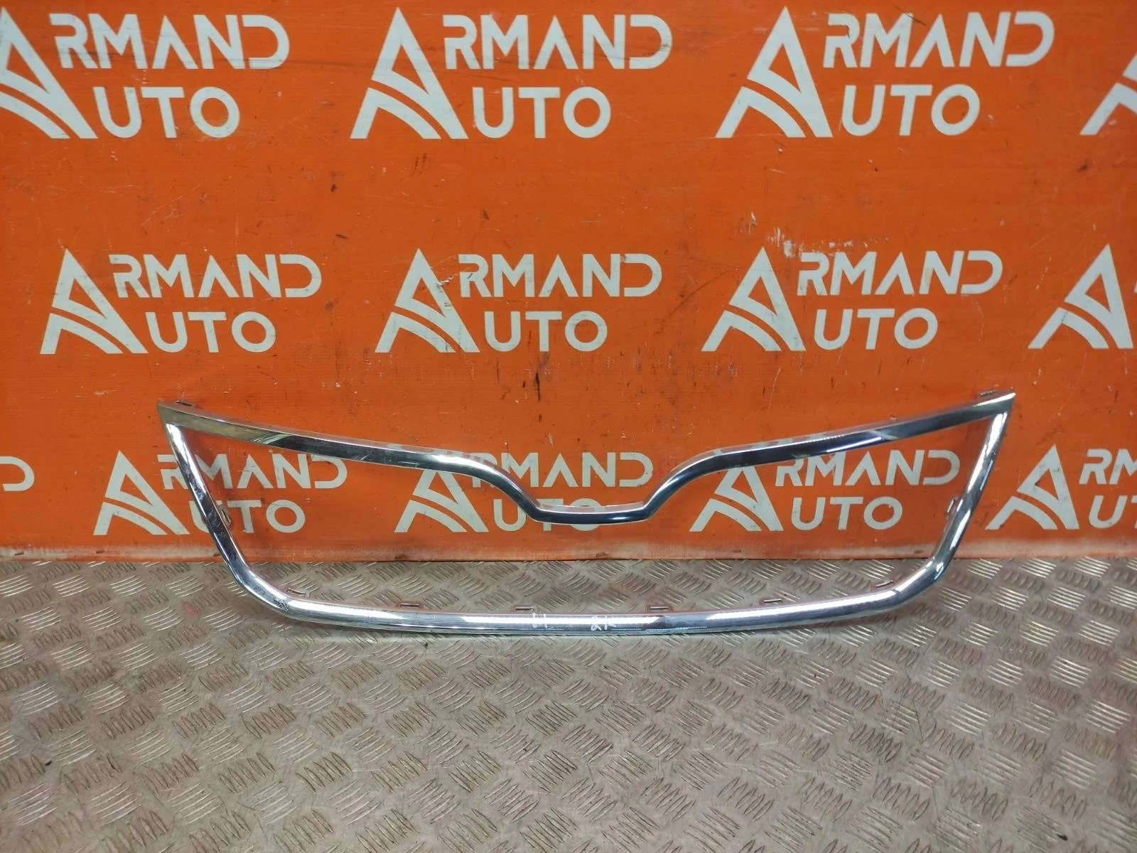 Окантовка решетки радиатора Skoda Rapid 2014-2020