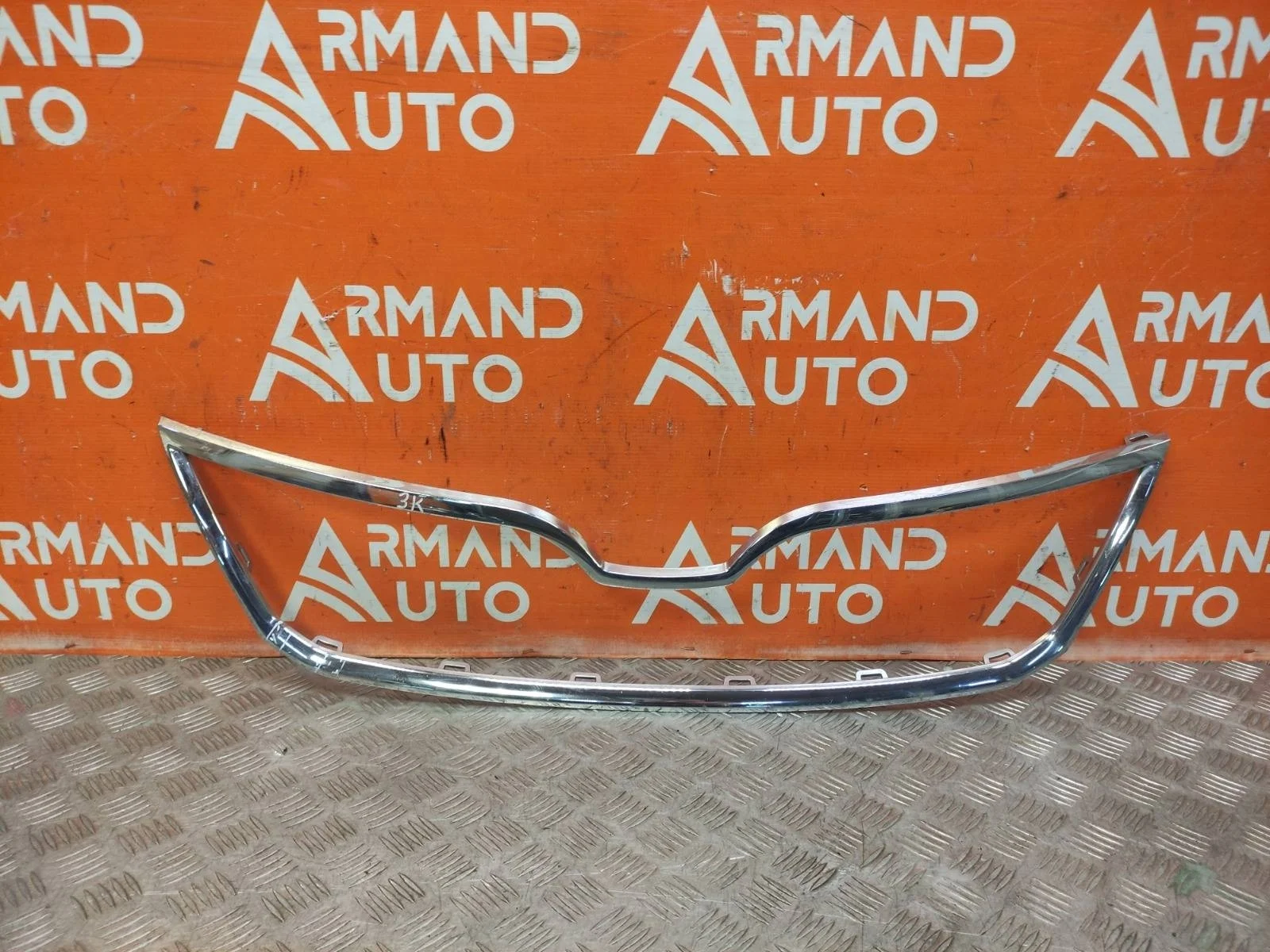 Окантовка решетки радиатора SKODA Rapid 2014-2020