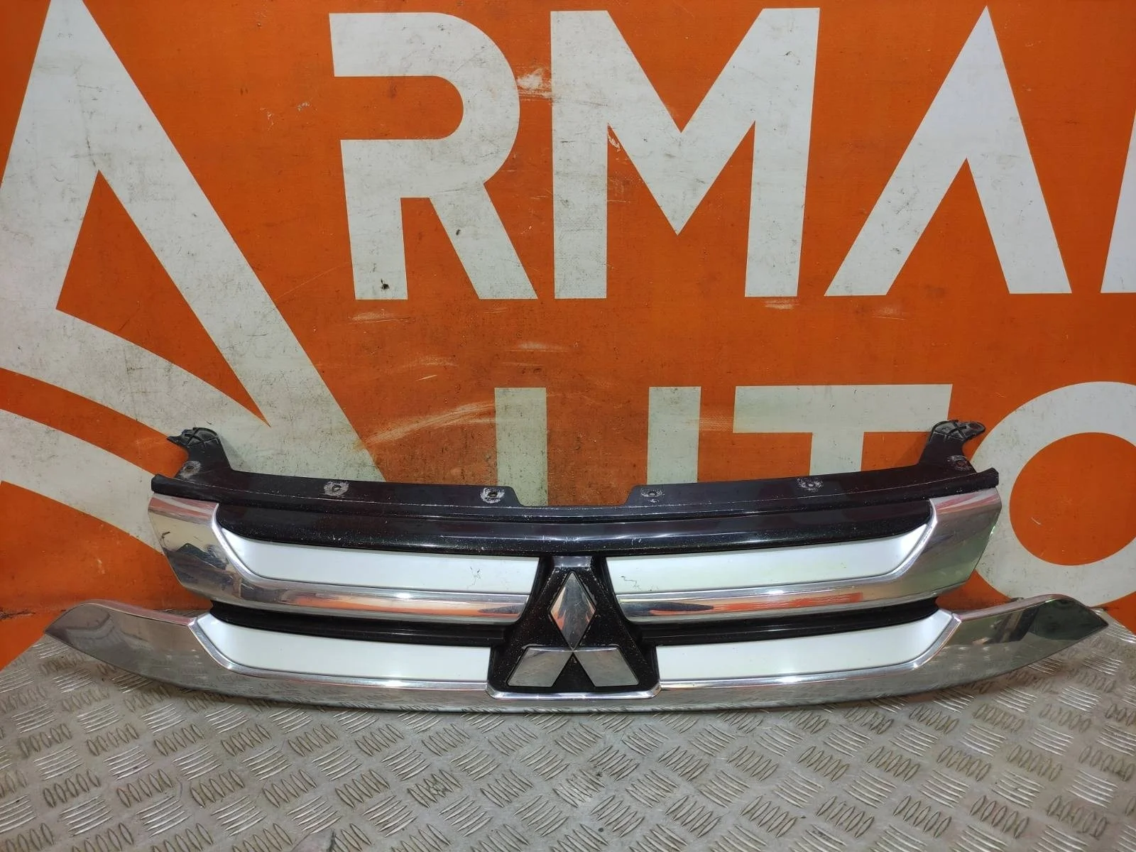 Решетка радиатора Mitsubishi Outlander 2015-2018 3