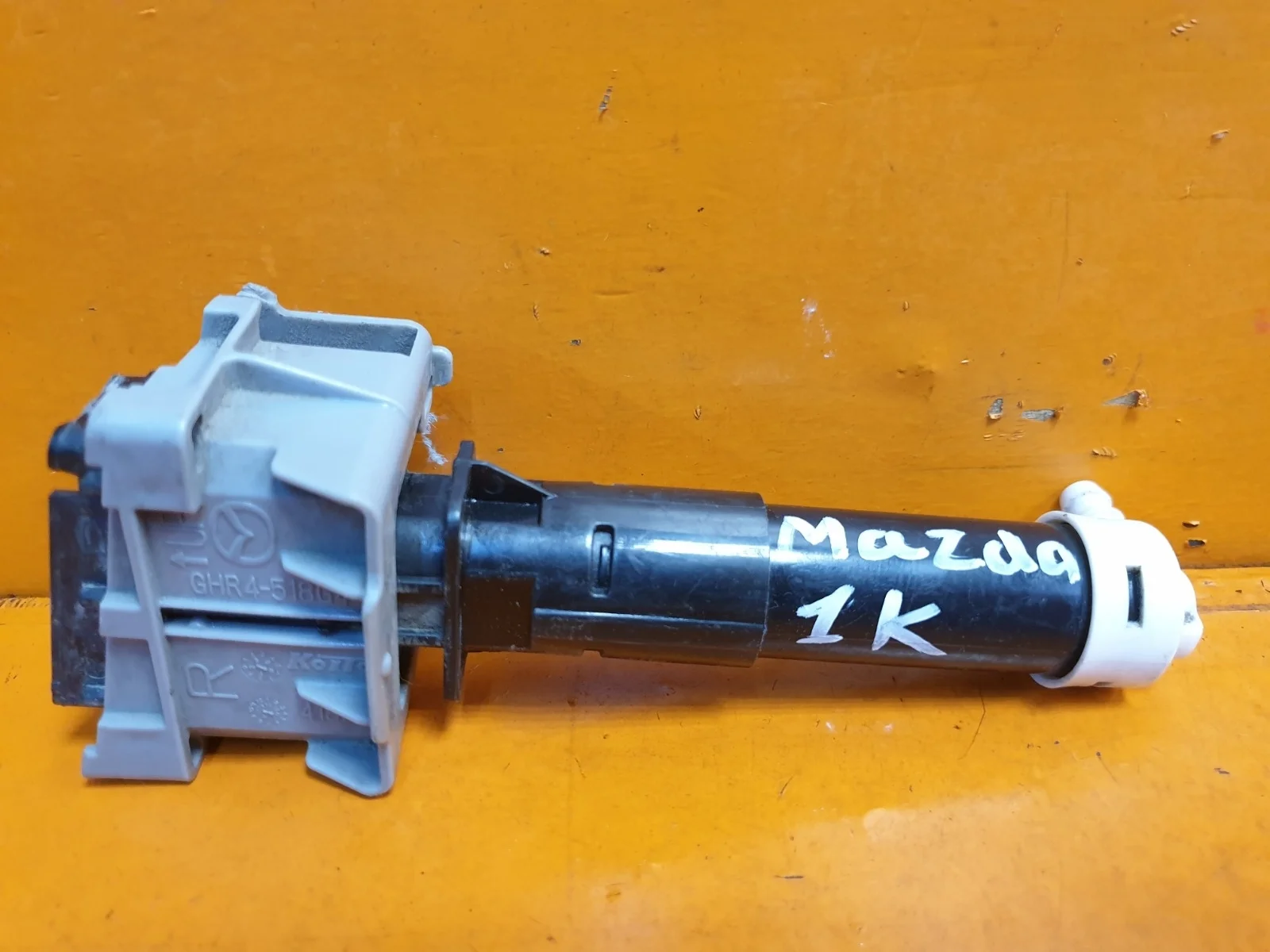 Форсунка фароомывателя Mazda 6 2012-2018 3 GJ