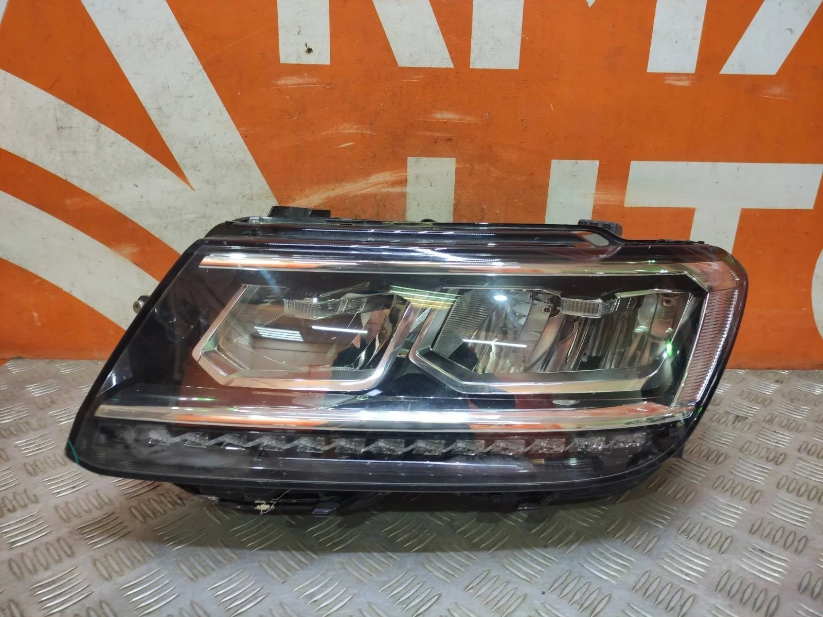 Фара Volkswagen Tiguan 2016-2020