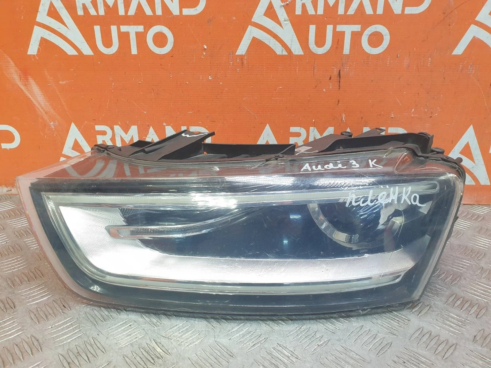 Фара Audi Q3 2011-2014 8U