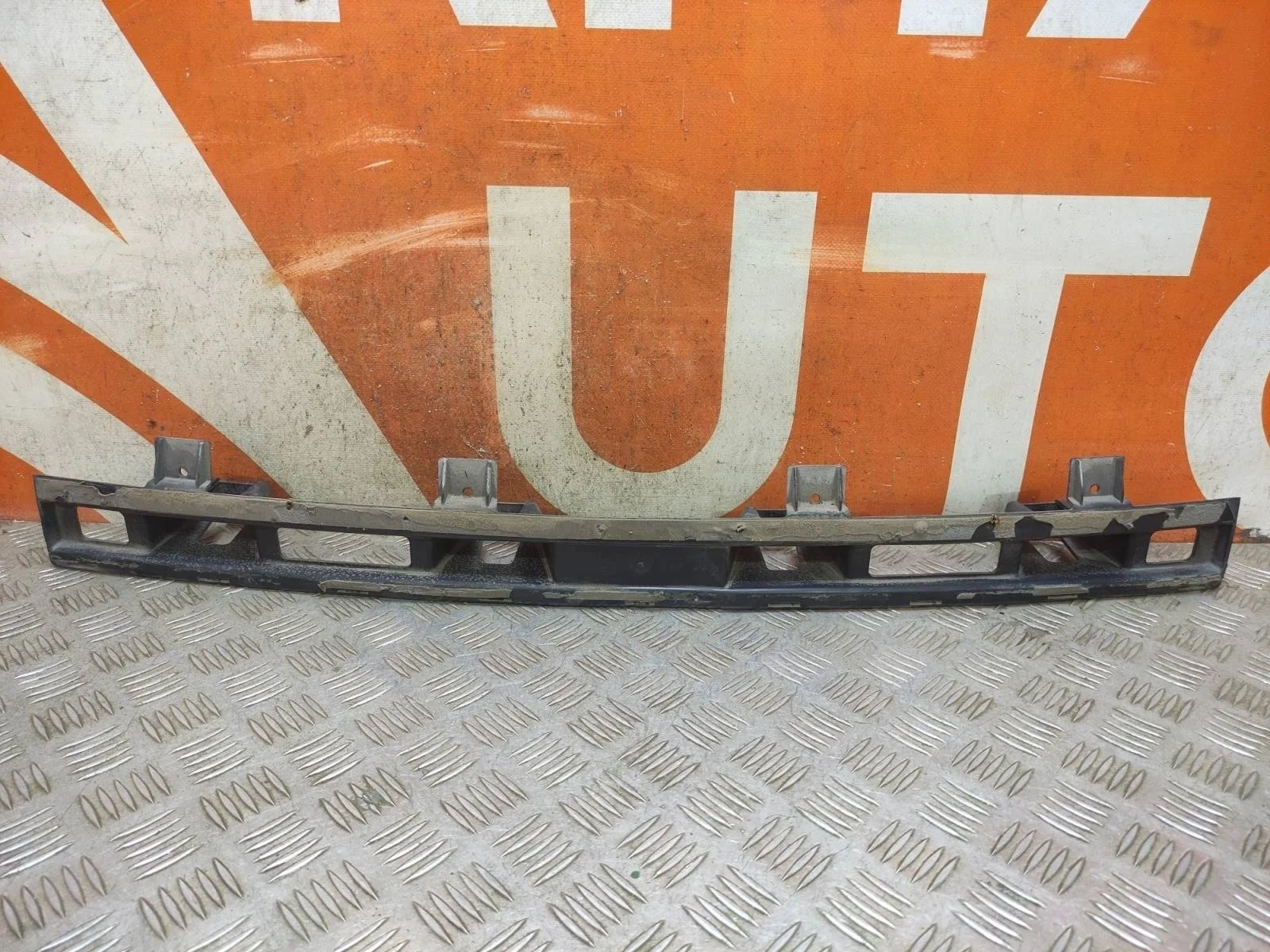 Кронштейн бампера центральный Land Rover Range 2012-2017 4 L405