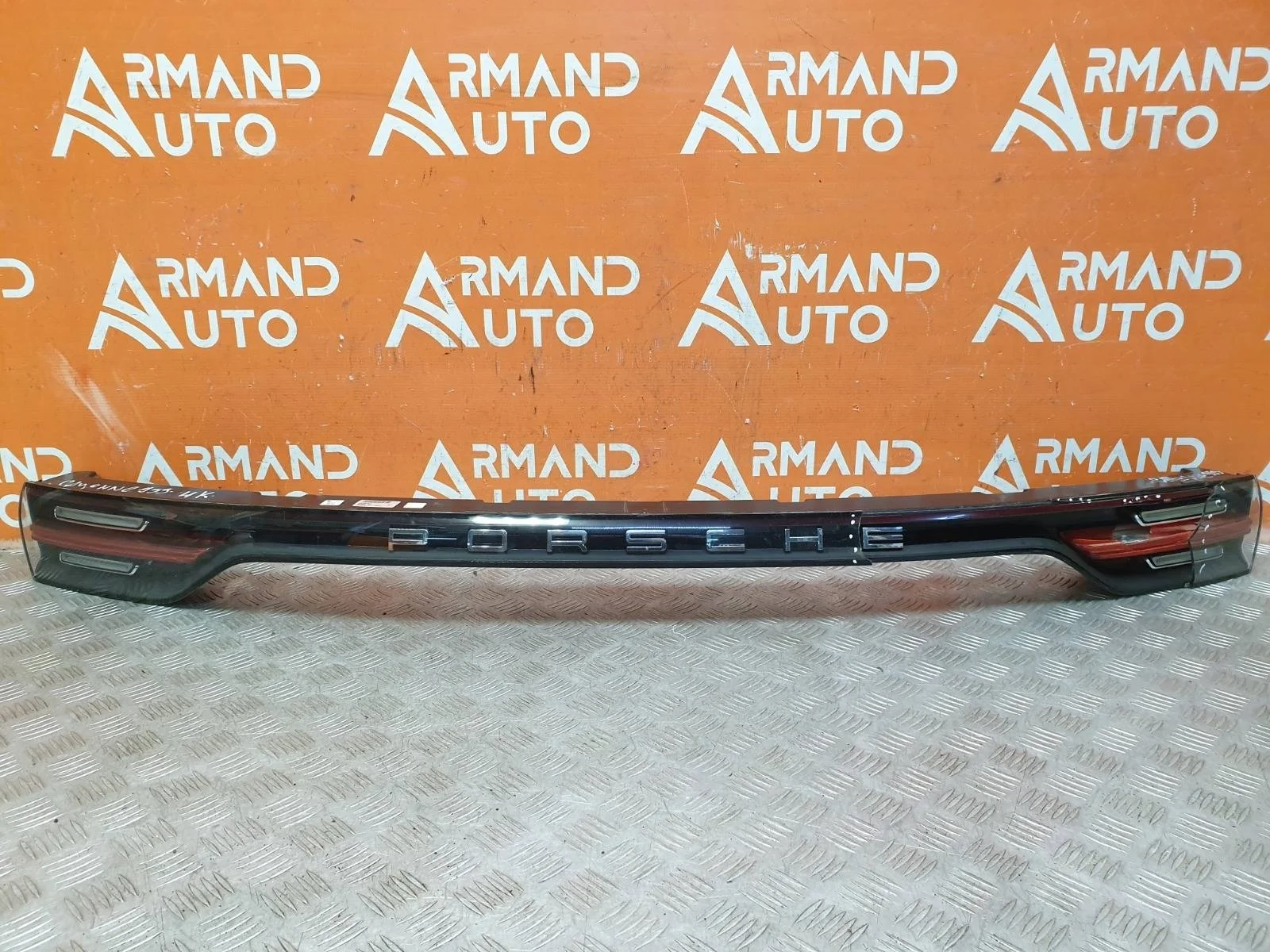 Фонарь Porsche Cayenne 2017-нв 3 PO536