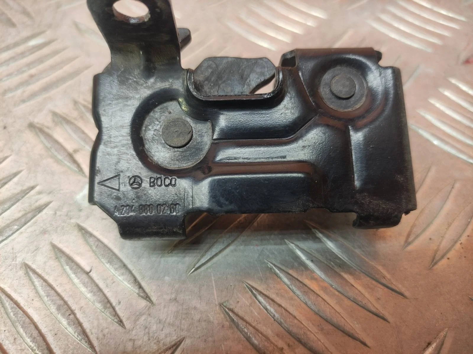 Замок капота Mercedes -Class 2011-2015 W204