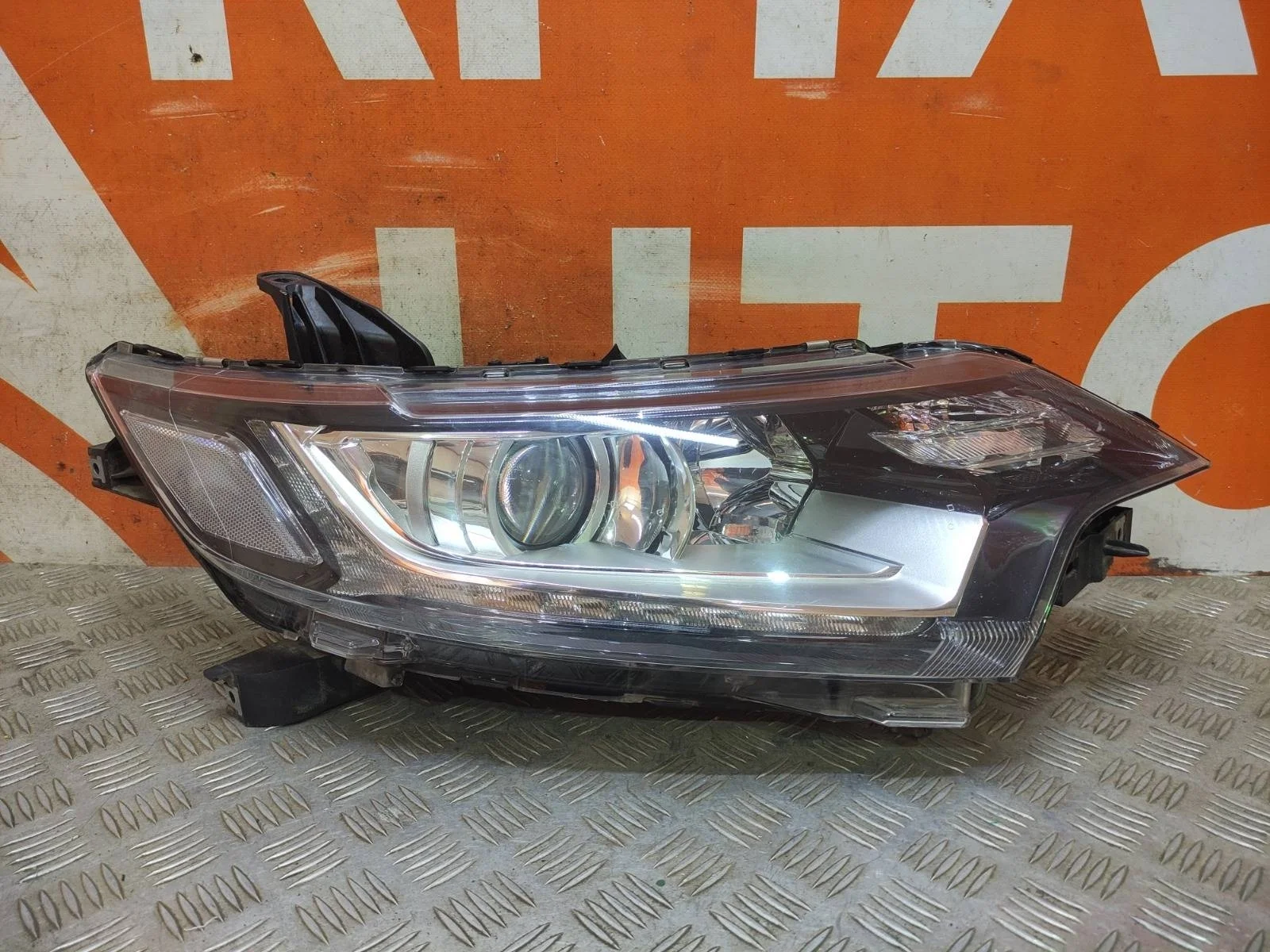 Фара MItsubishi Outlander 2015-нв 3