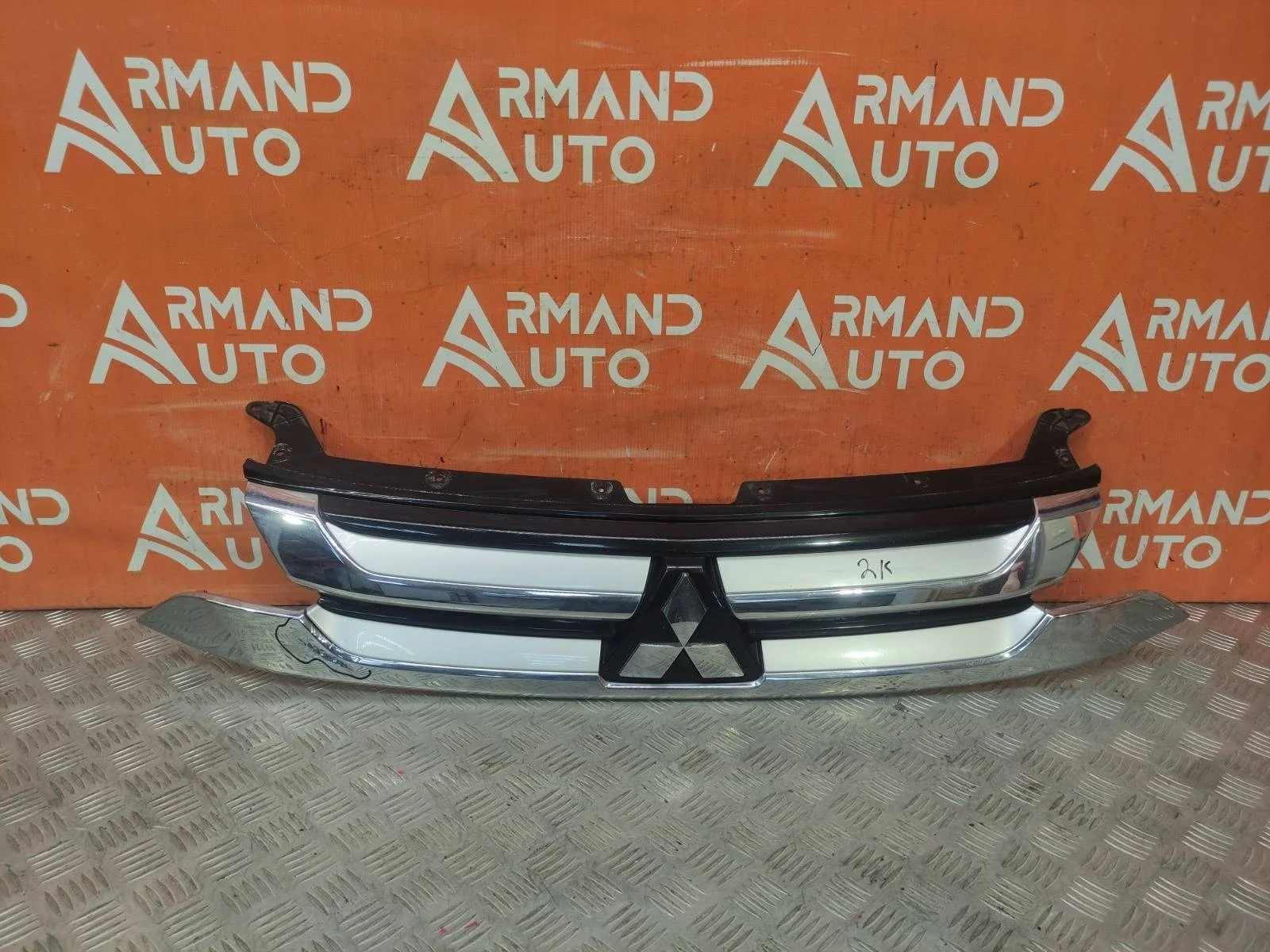 Решетка радиатора MItsubishi Outlander 2015-2018 3