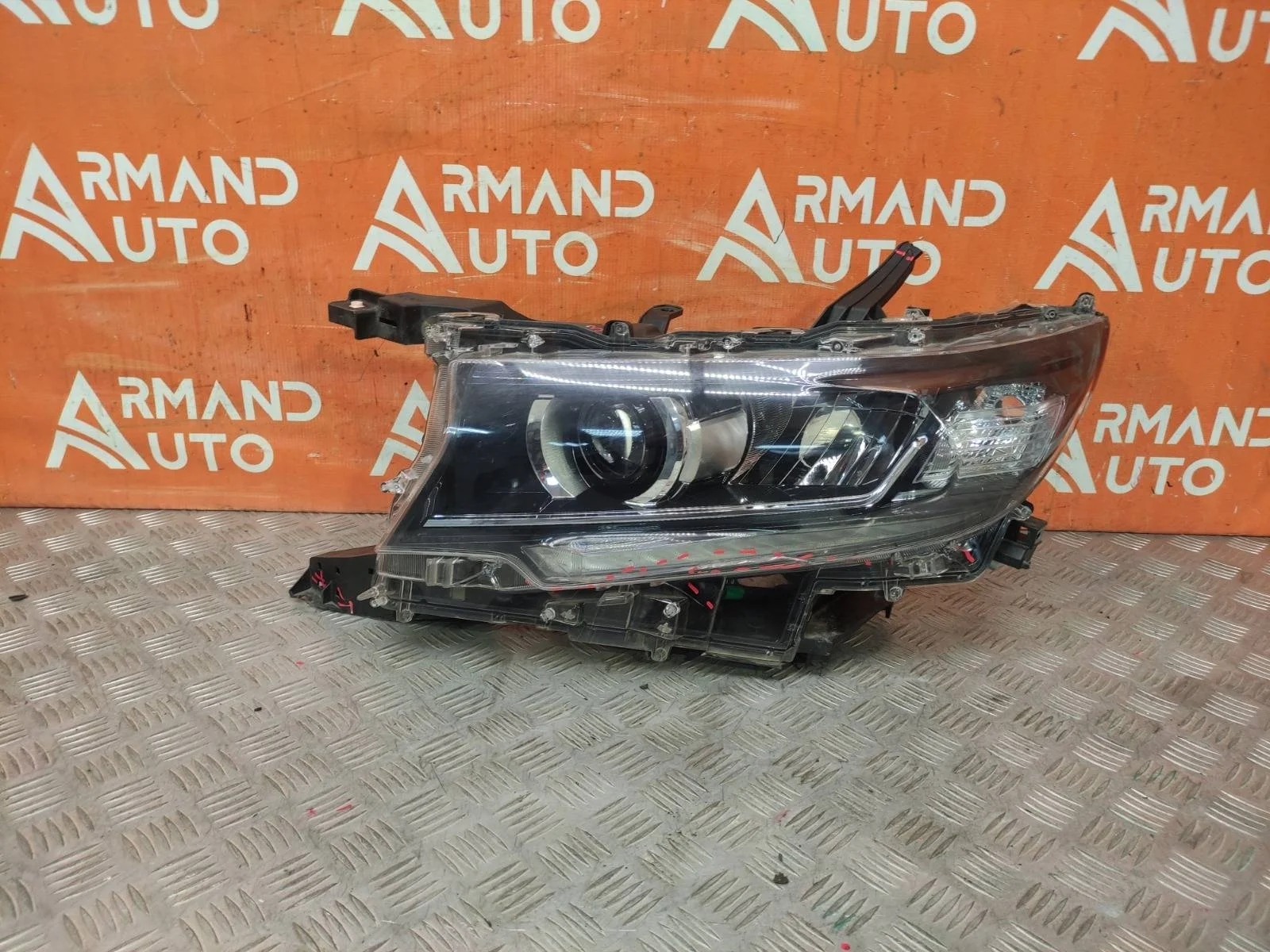 Фара Toyota Land Cruiser Prado 2017-нв 150