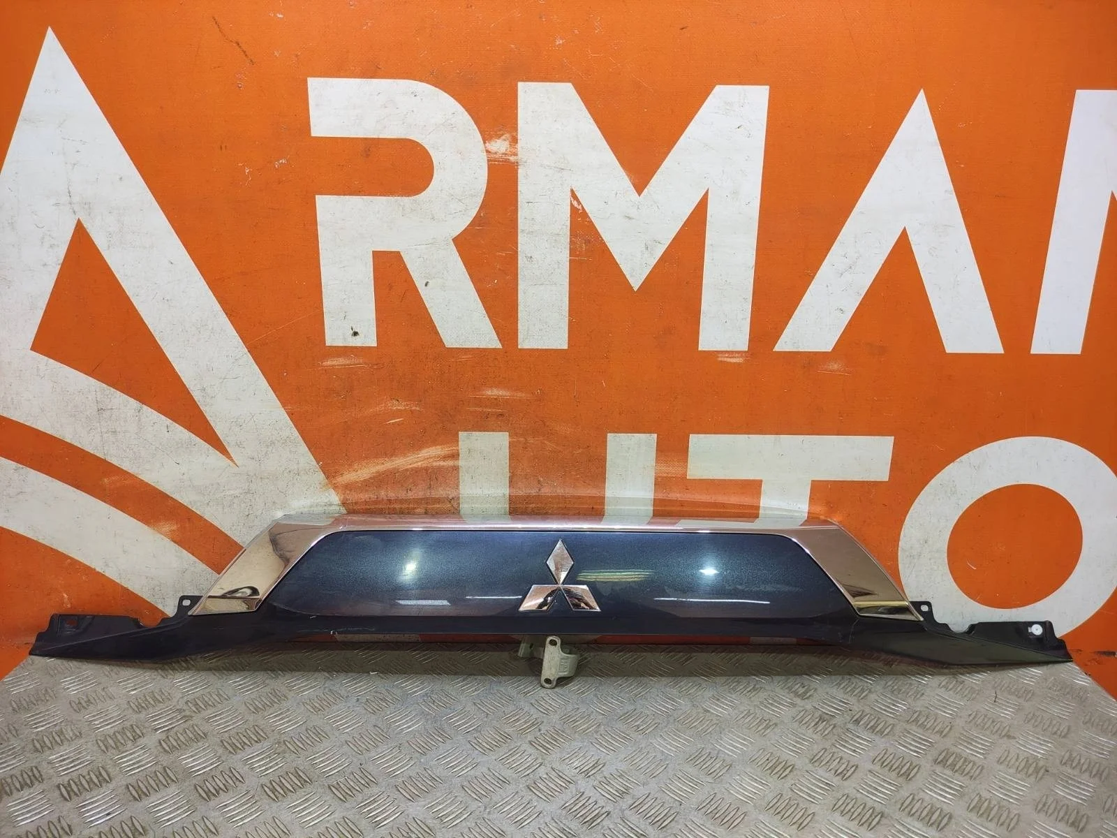 Накладка двери багажника MItsubishi OUTLANDER 2015-нв 3