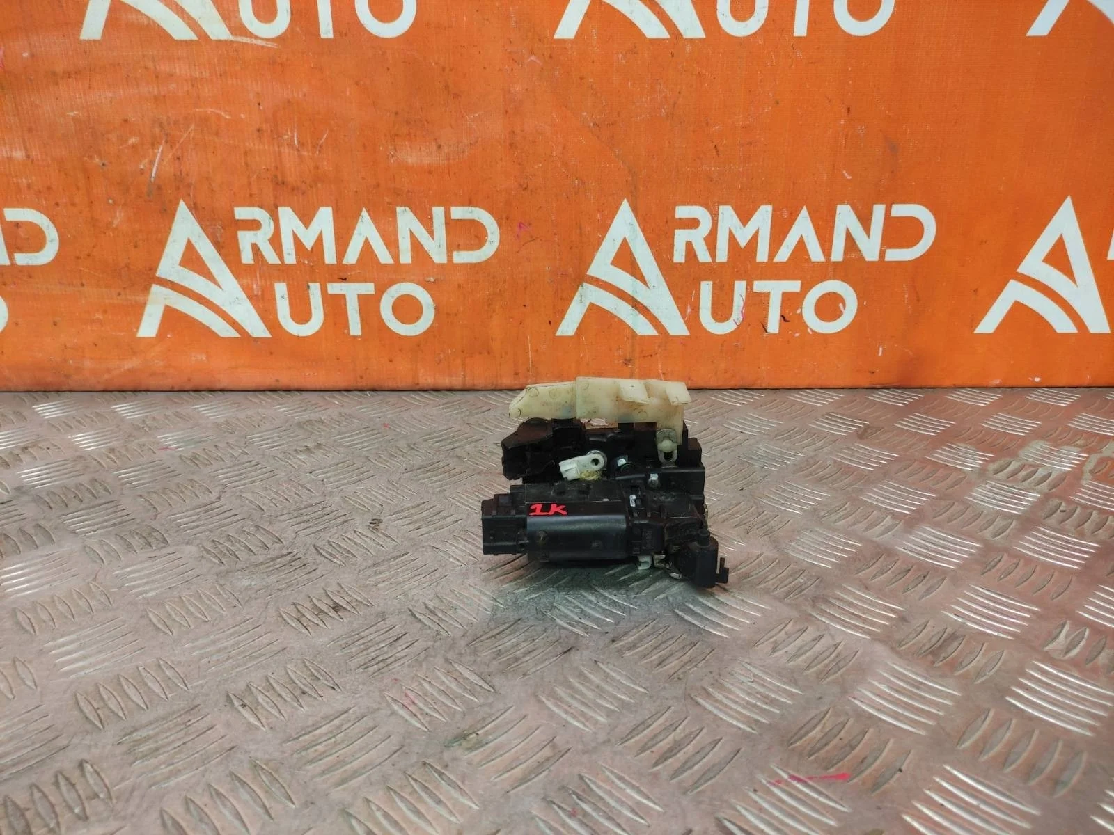 Замок двери Renault Sandero 2009-2014