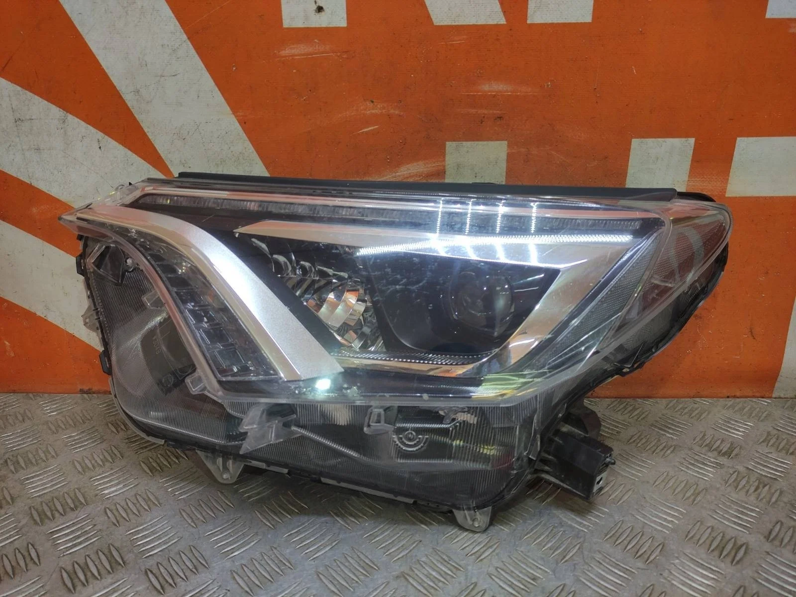 Фара Toyota RAV4 2015-2019 CA40
