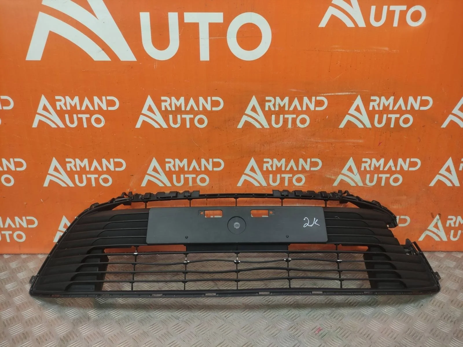 Решетка бампера Toyota Corolla 2018-нв 12 E210