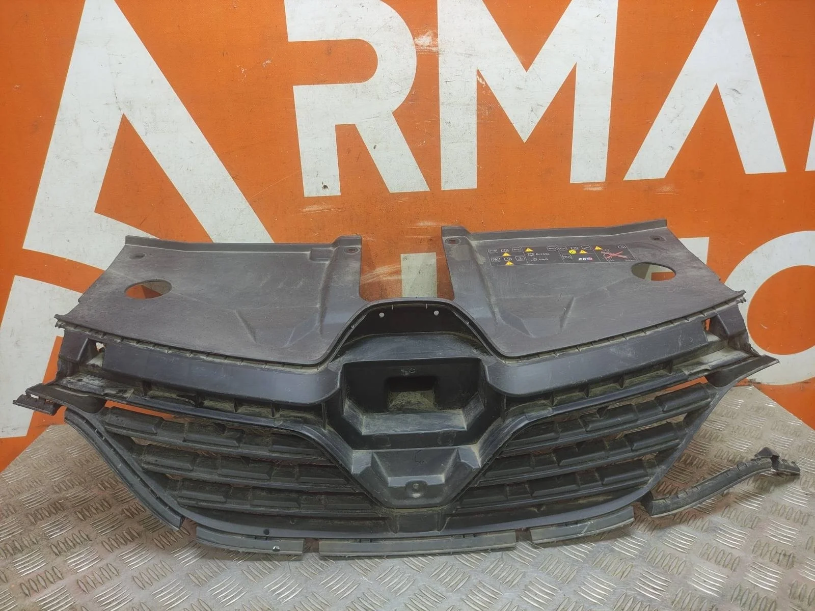 Решетка радиатора RENAULT Arkana 2019-нв