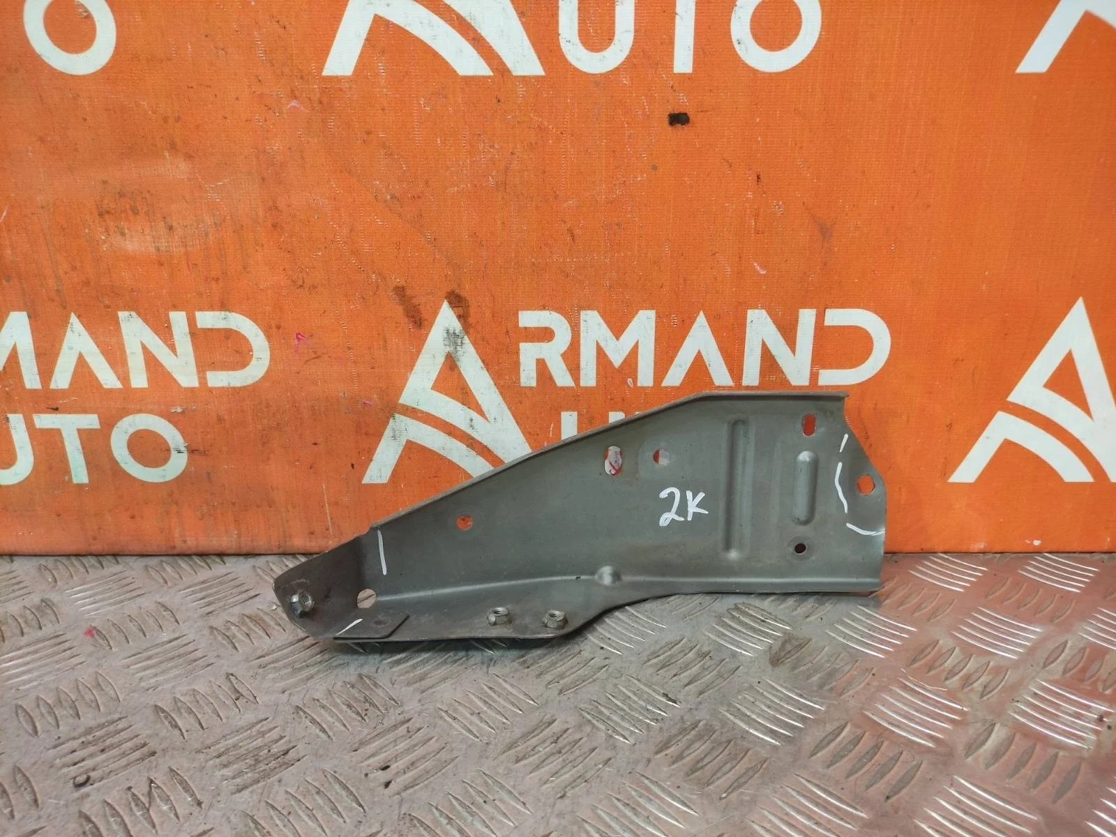 Кронштейн усилителя бампера верхний Mitsubishi OUTLANDER 2012-нв 3