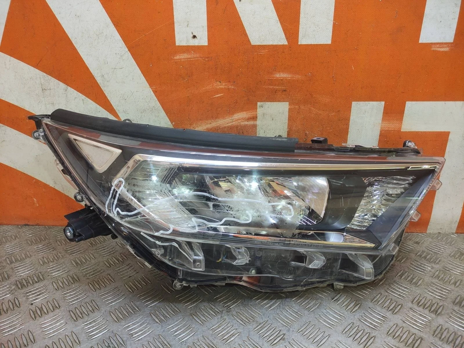 Фара Toyota RAV4 2018-нв 5 XA50